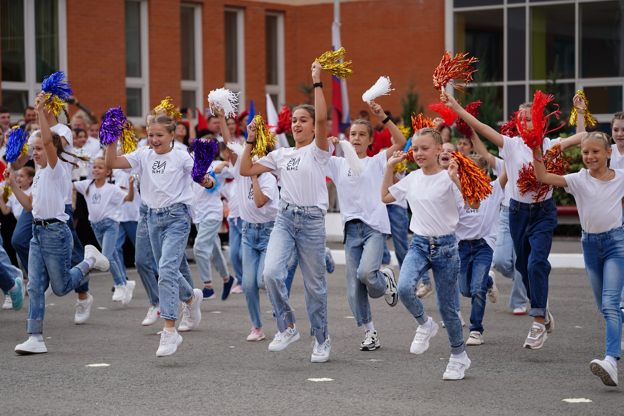 1 сентября Линейка. MEMENTO.Выпускные альбомы, школьные, юбилейные и другие книги. Ростов-на-Дону
