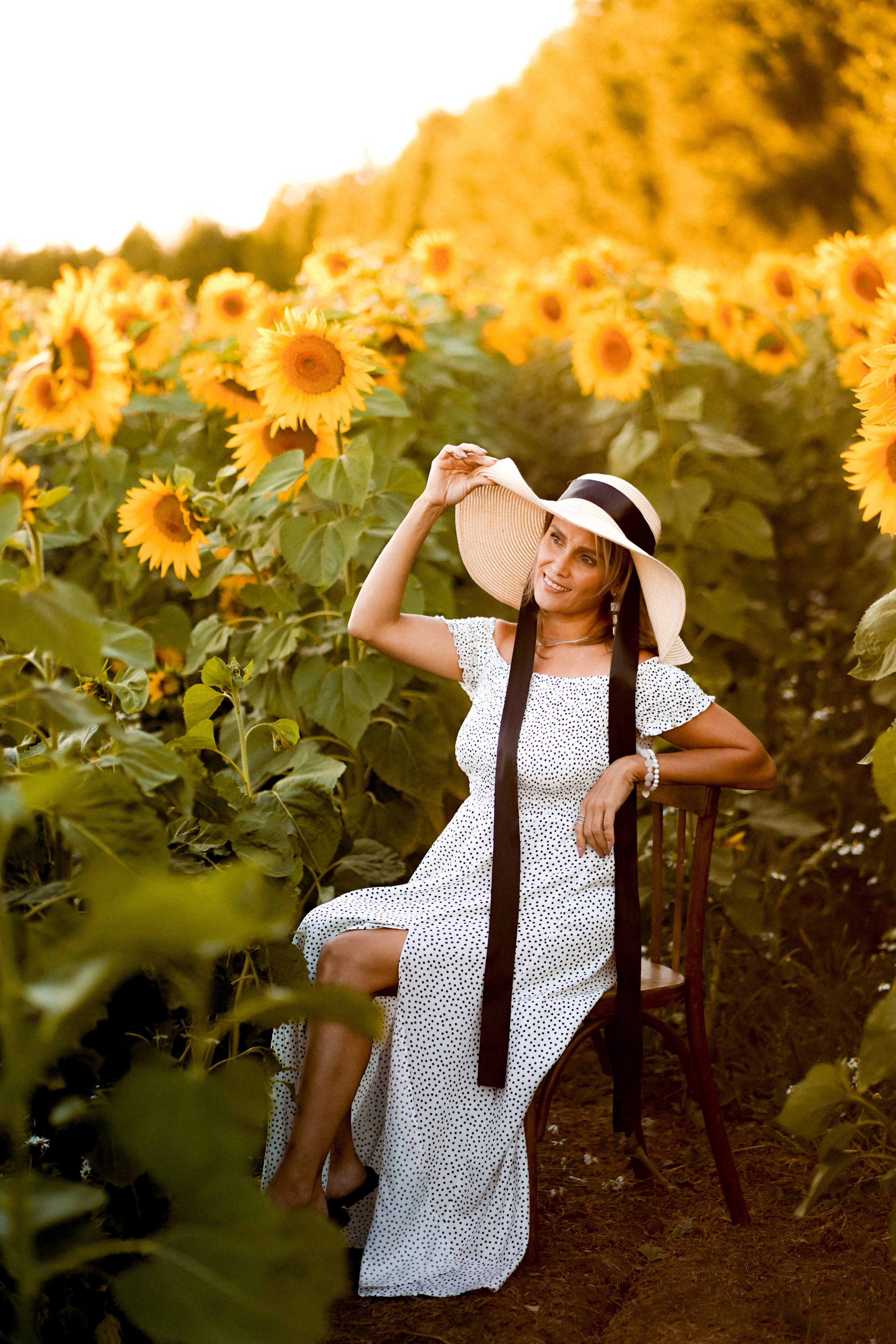 В подсолнухах