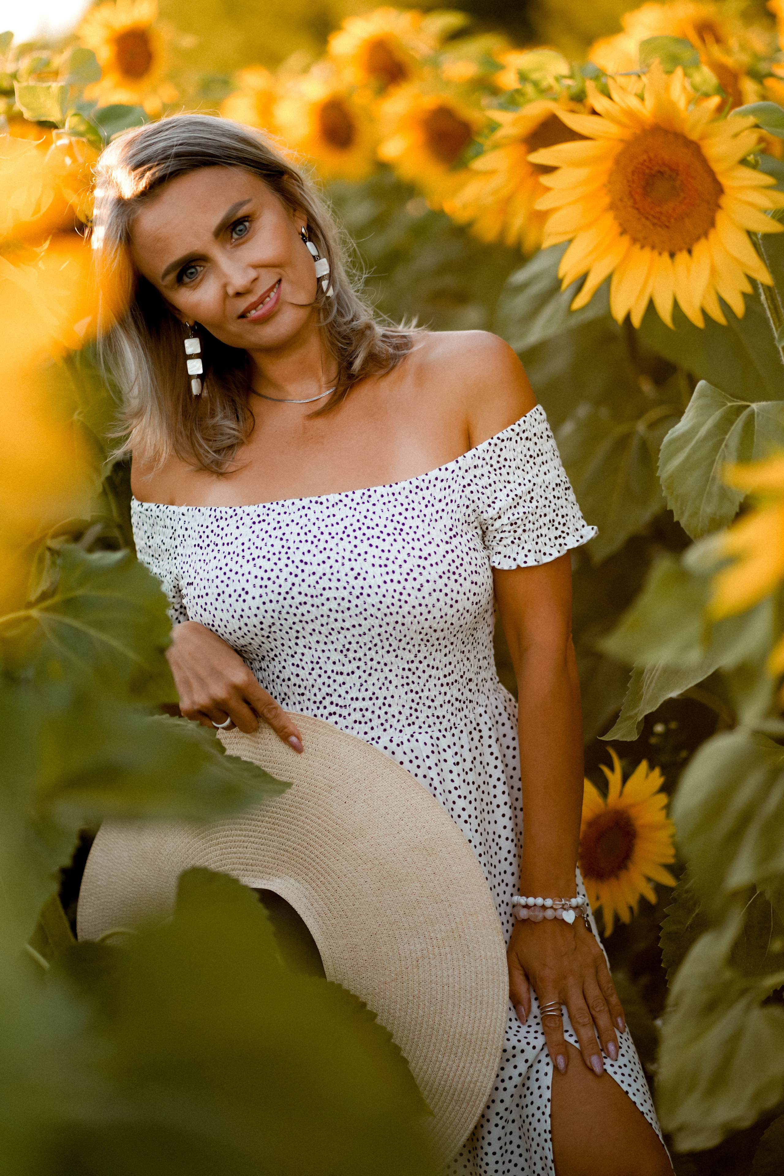 В подсолнухах