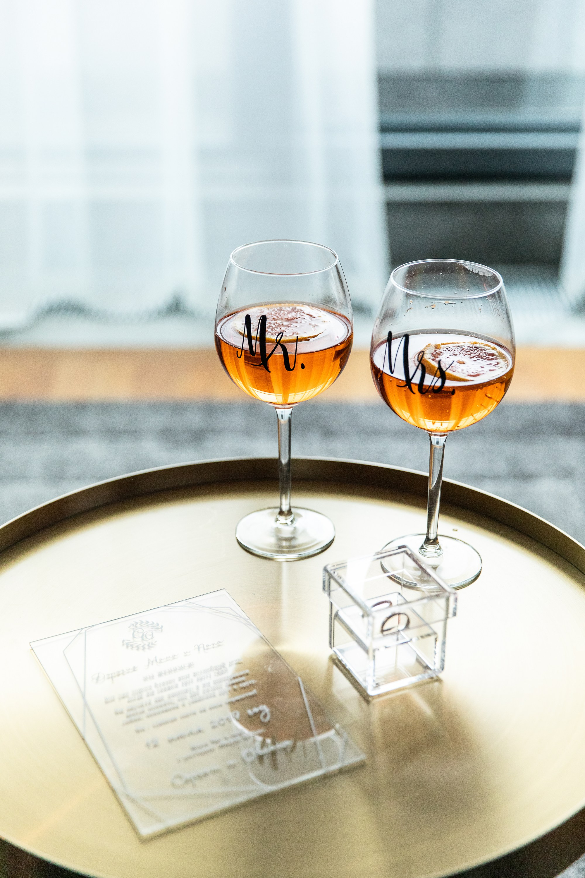 Приглашения на свадьбу, кольца и бокалы с Апероль Шприц