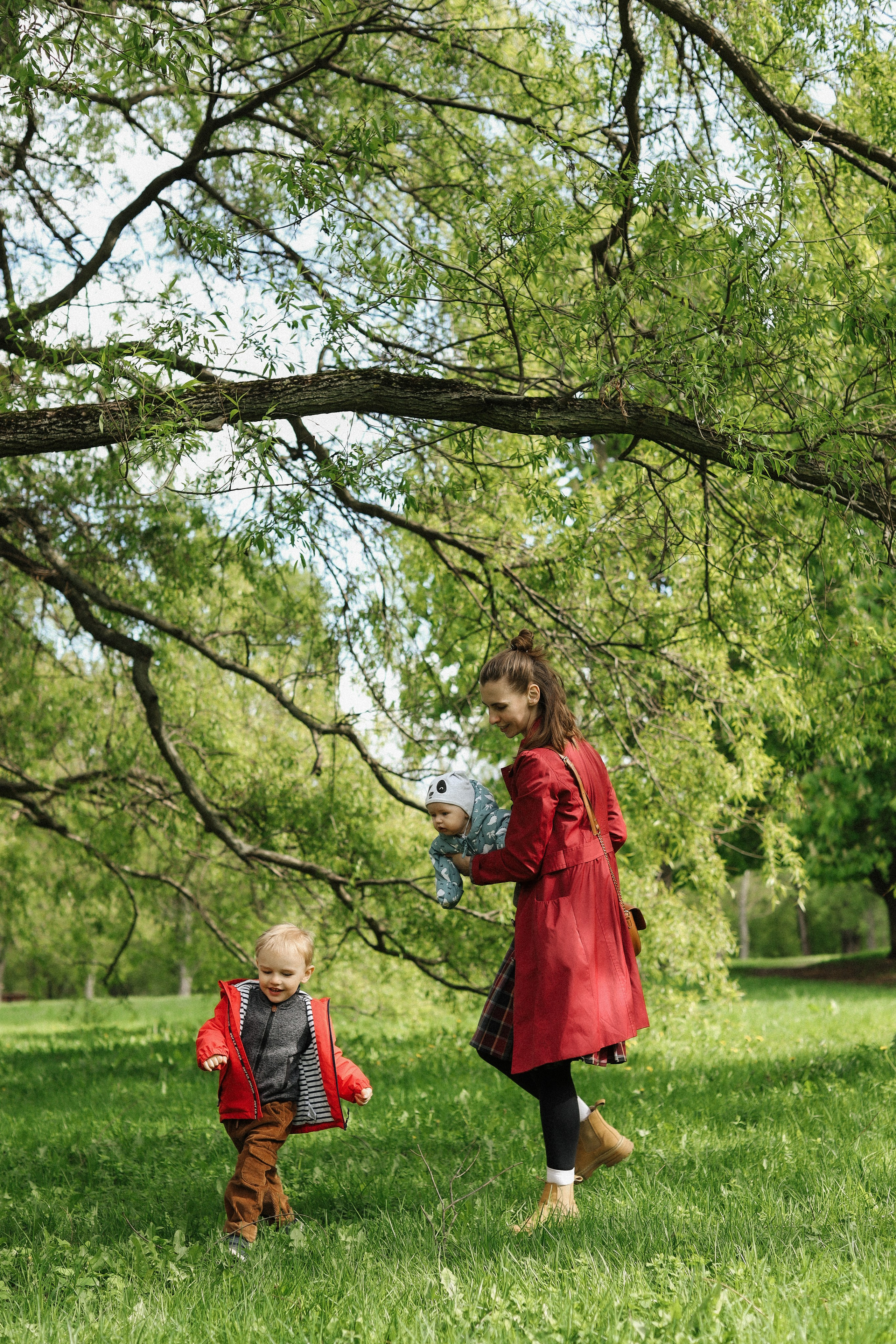 Прогулка мамы с сыновьями. Семейный и lovestory фотограф в Москве Светлана Коняхина