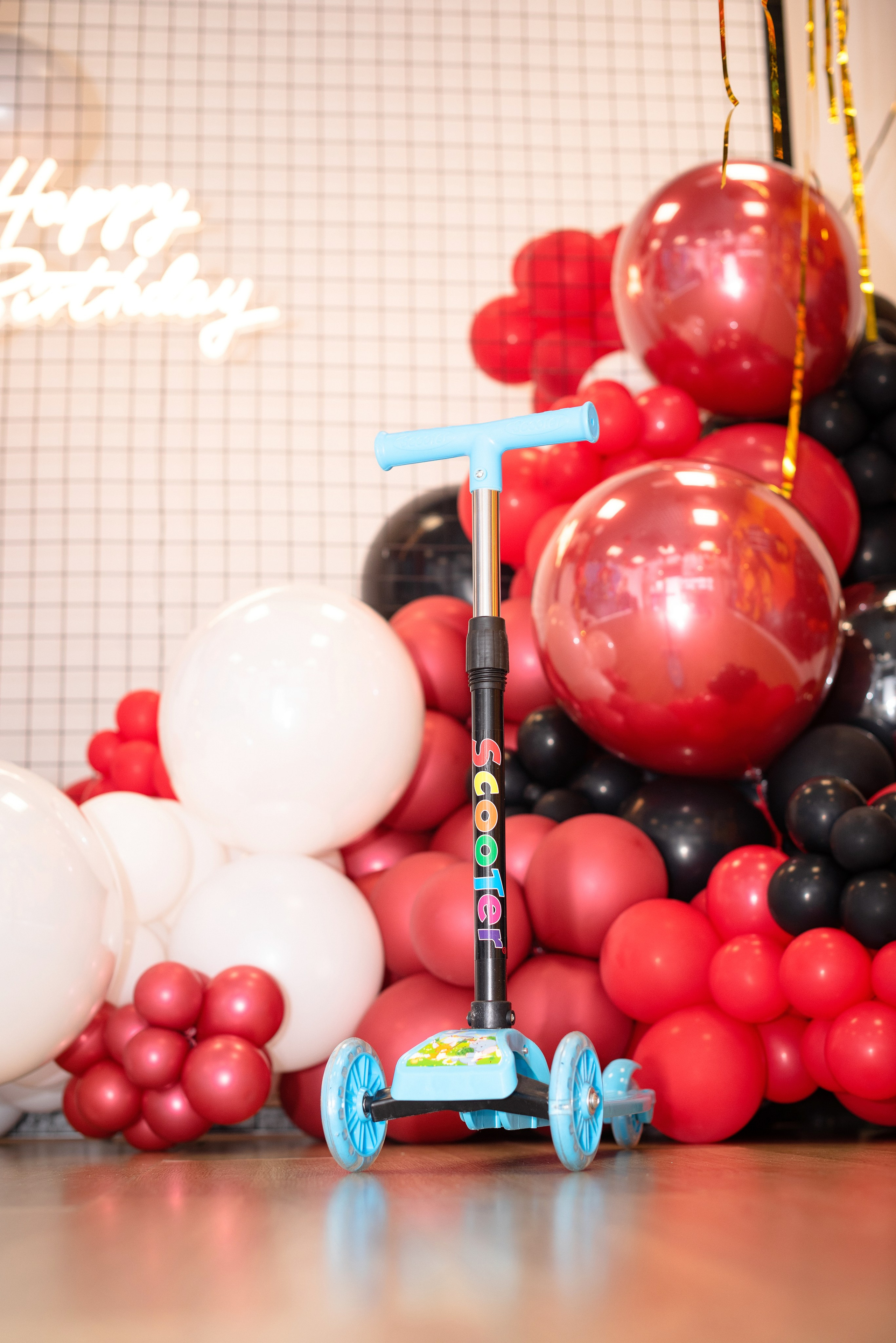 Профессиональный фотограф из Сургута/Нефтеюганска запечатлевает живое настроение и радость детско-подростковых праздничных мероприятий, включая дни рождения, выпускные вечера и семейные торжества.