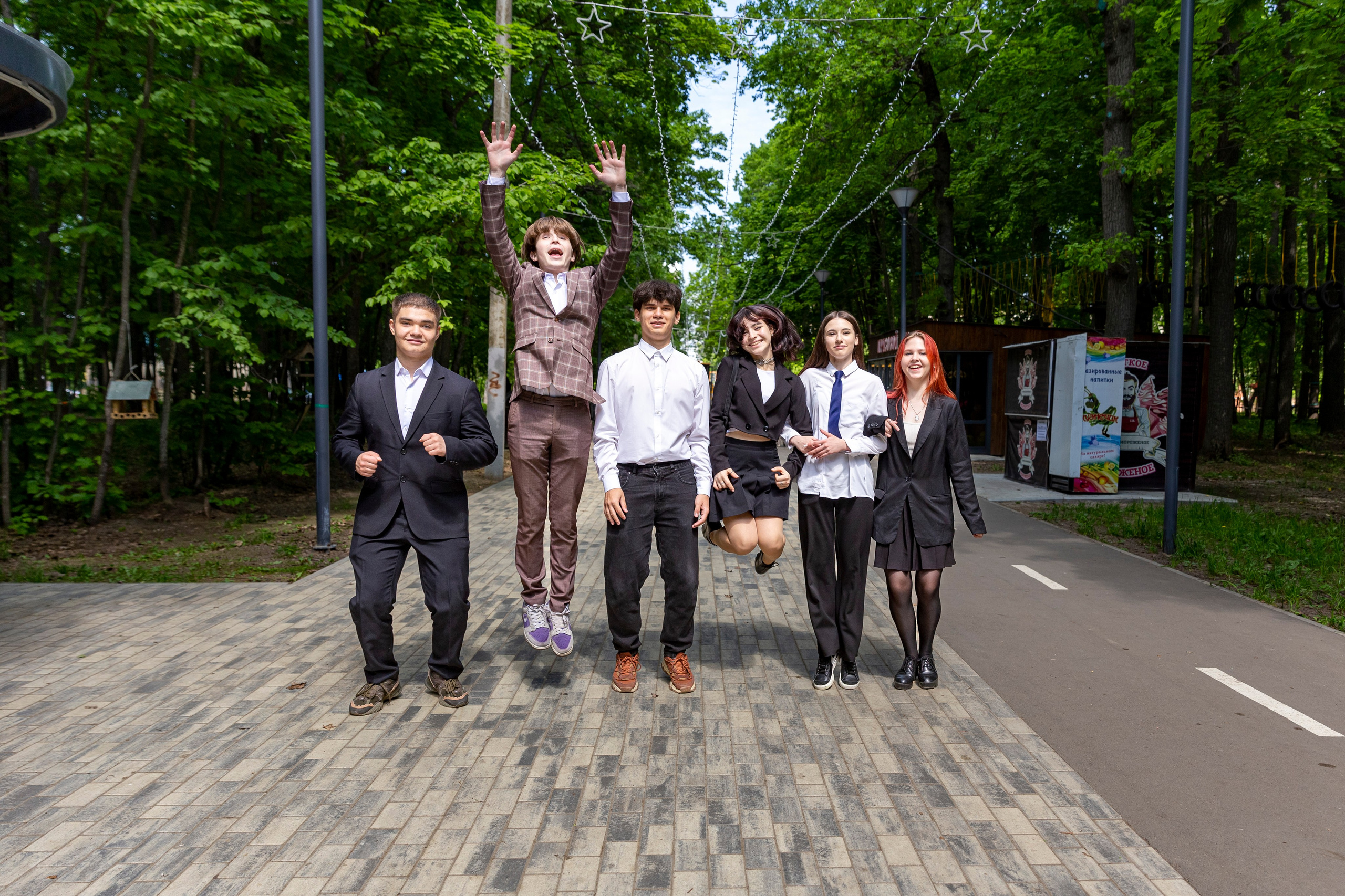 Фотосъемка 9 класс. Свадебный фотограф Марина Суворова и видеооператор Олег Петров