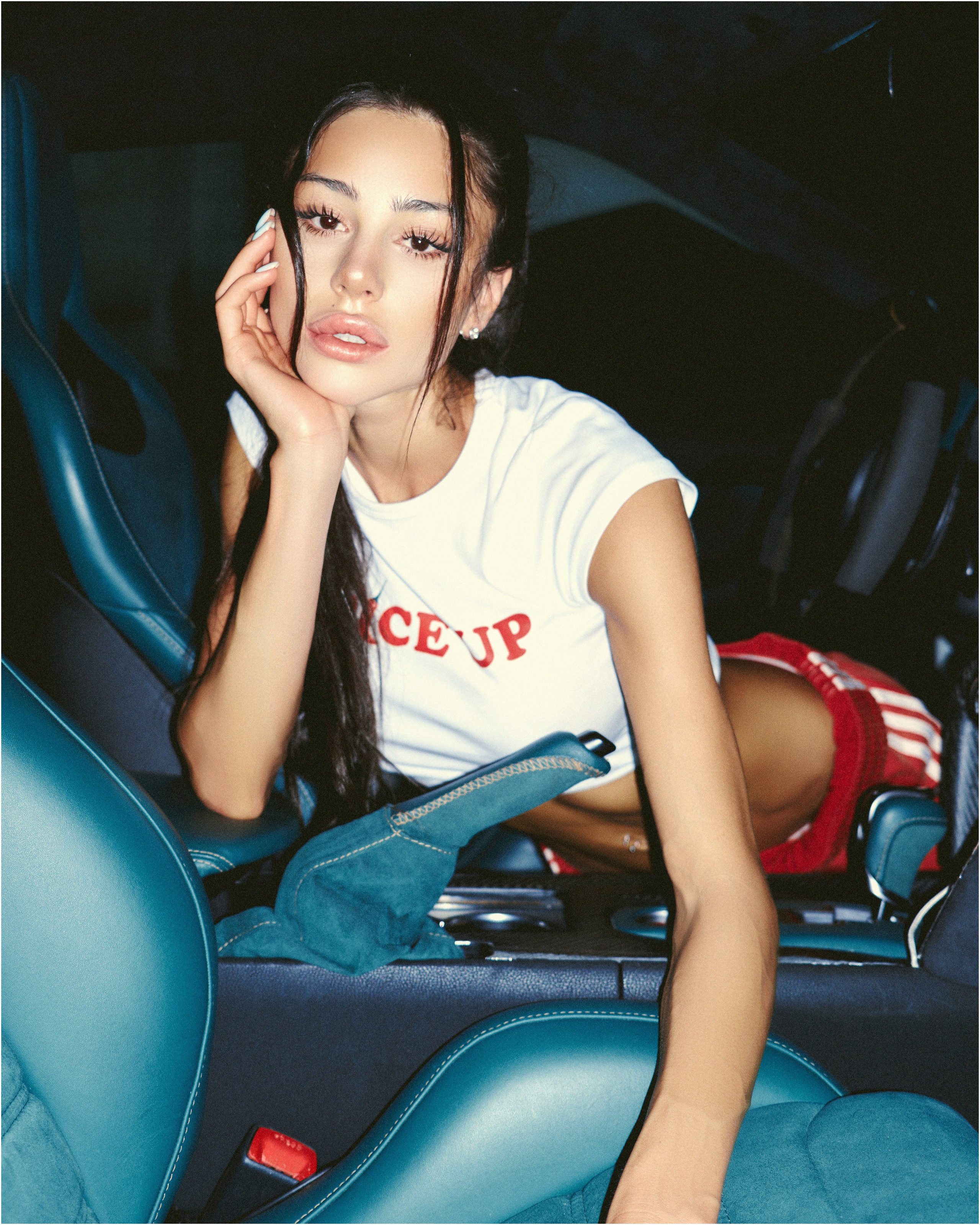 Yanas0r0ka. NOIZOMAX Художественный фотограф в Дубай