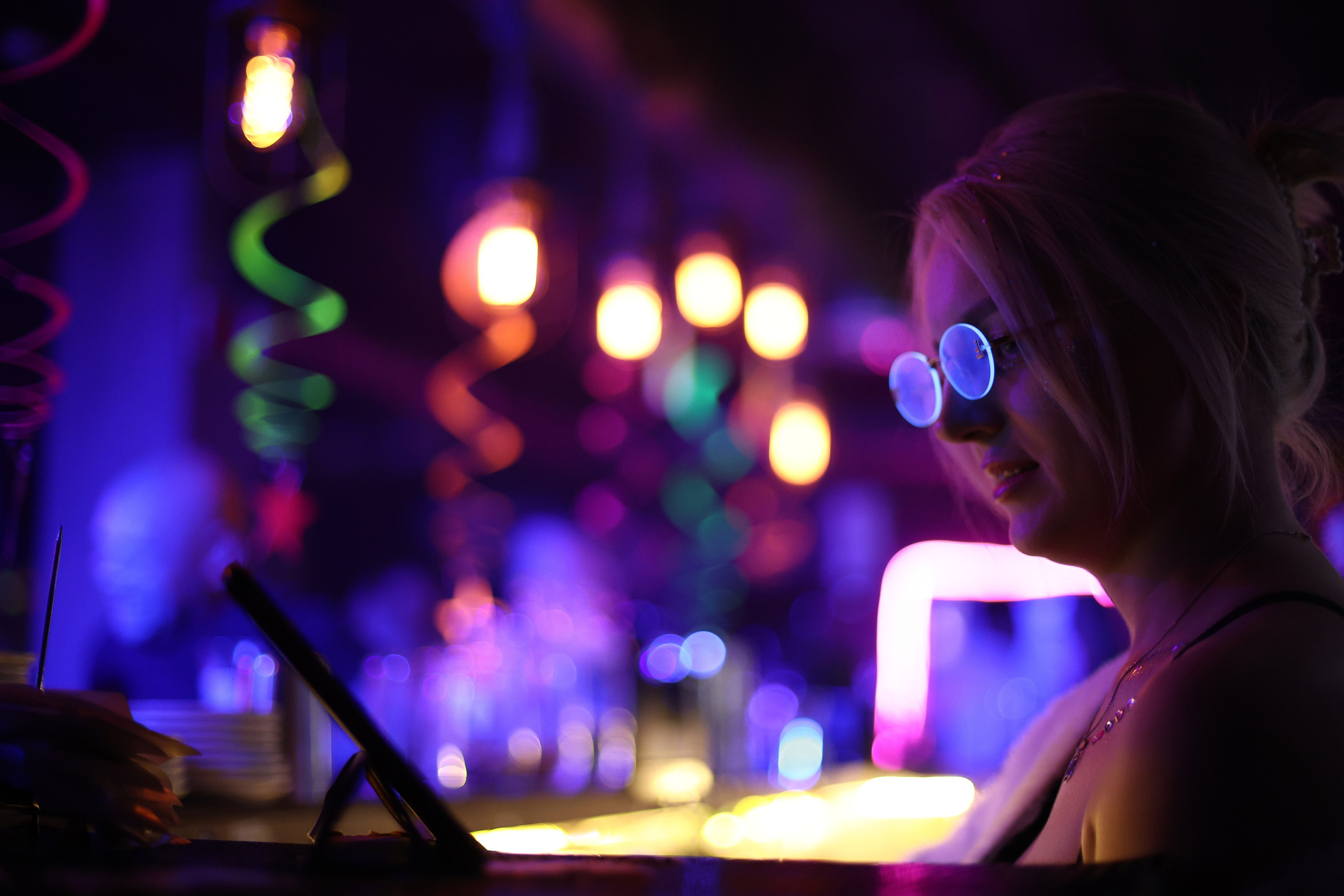 Neon Party 01.08.25. Мята Спортивная — Кальянная, караоке, бар в Минске