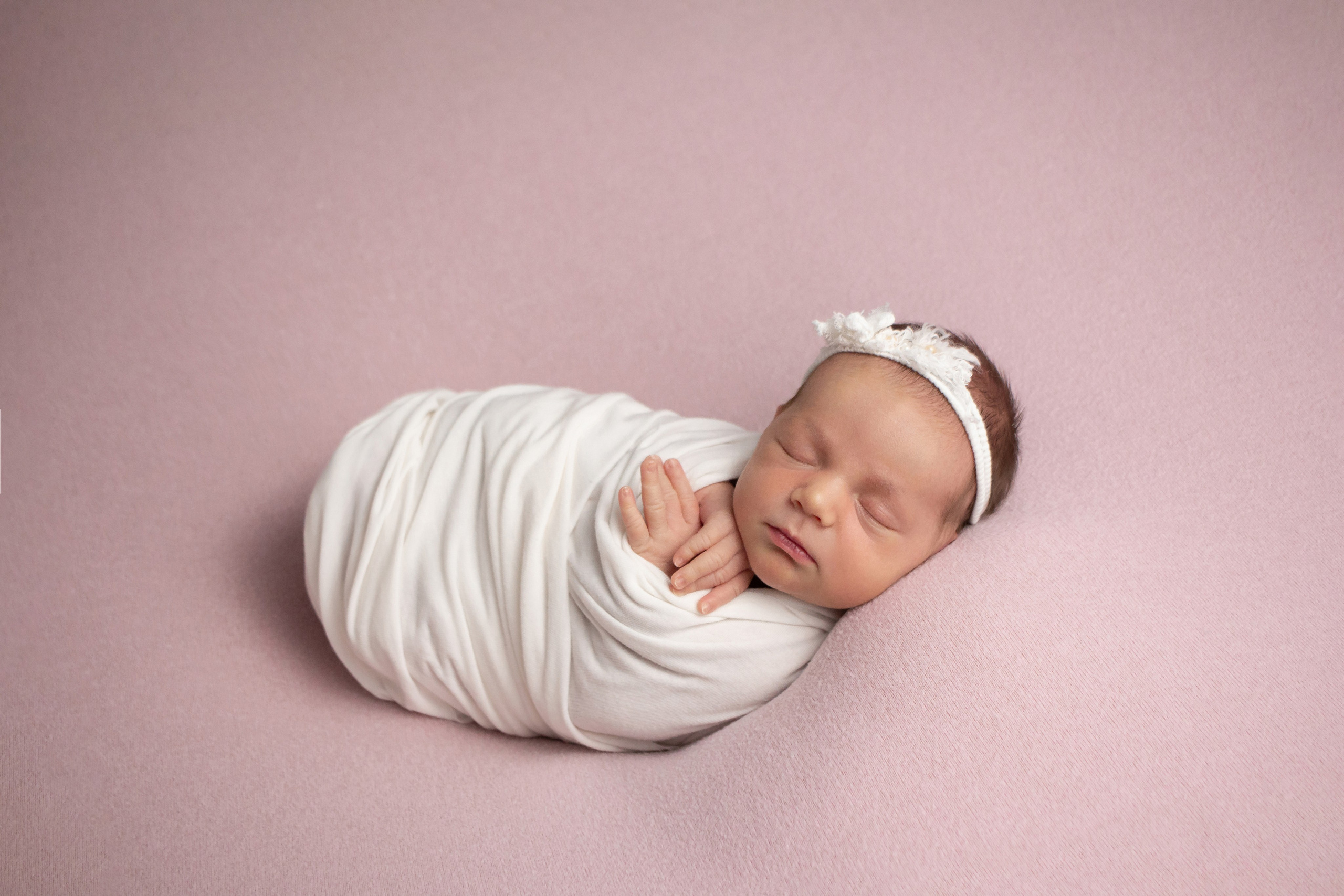 Классический стиль newborn. Фотограф новорождённых Анапа Елена Кушнарь