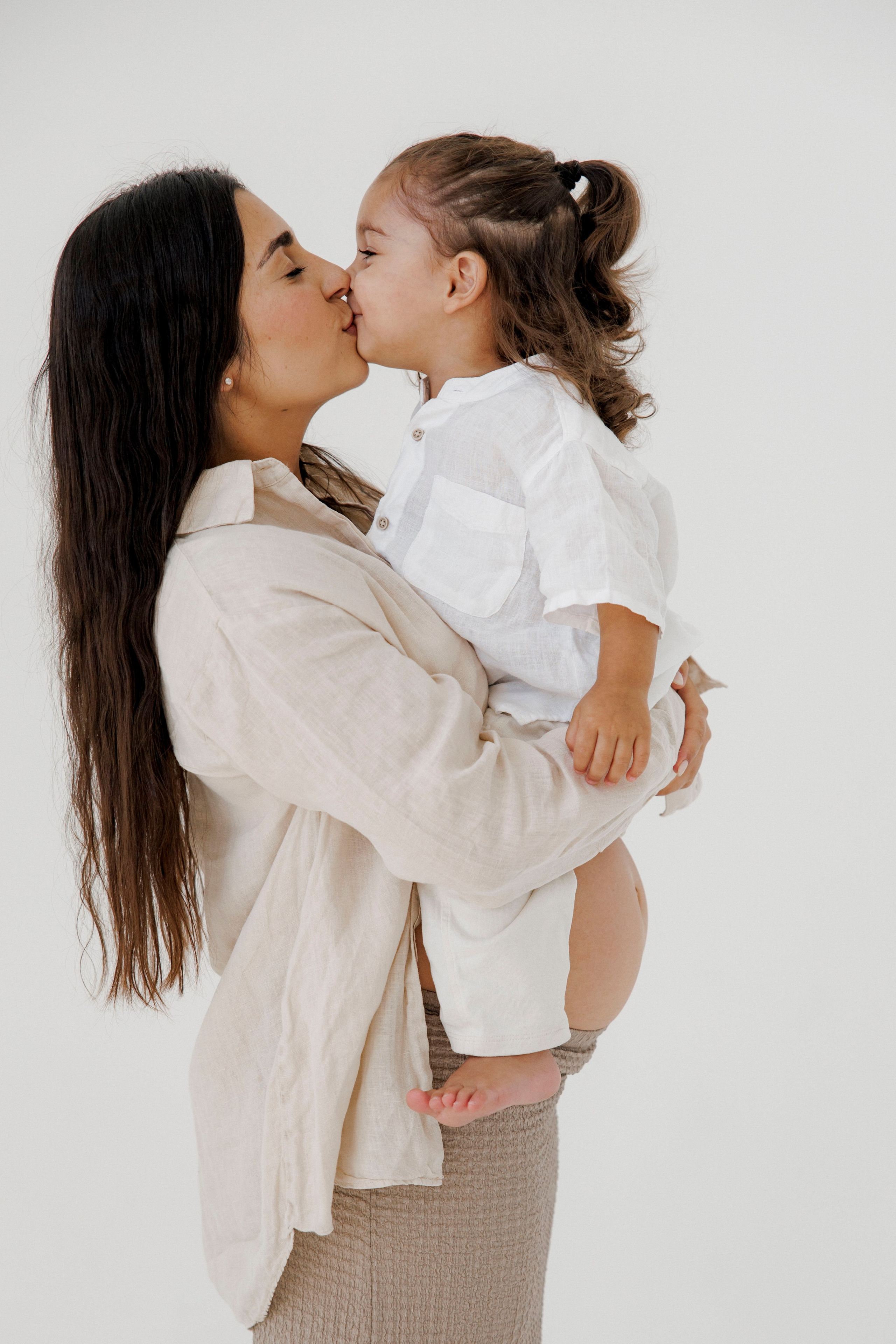 Pregnancy photoshoot inside the Grey Studio. Главная
