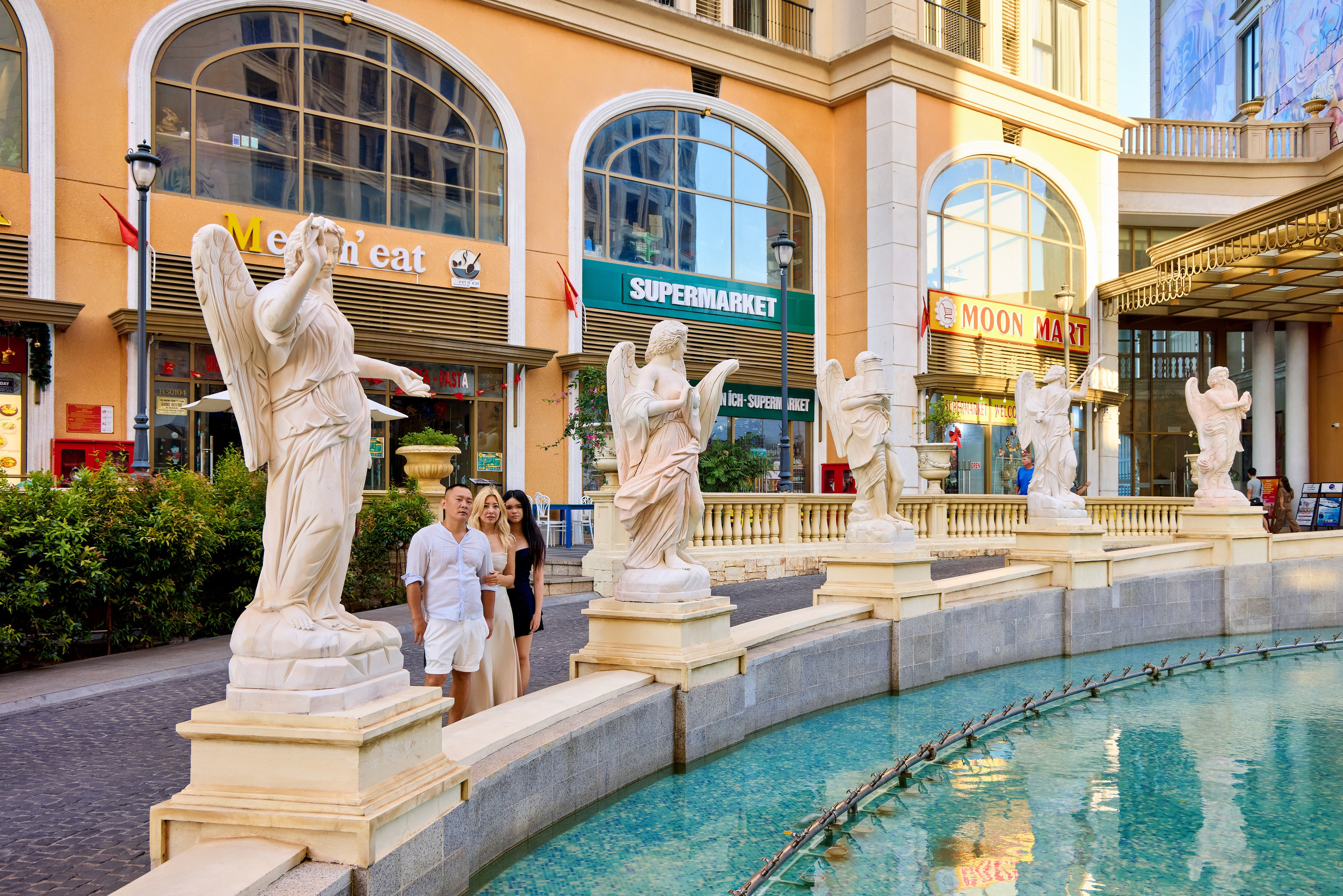 Family Photoshoot in Sunset Town