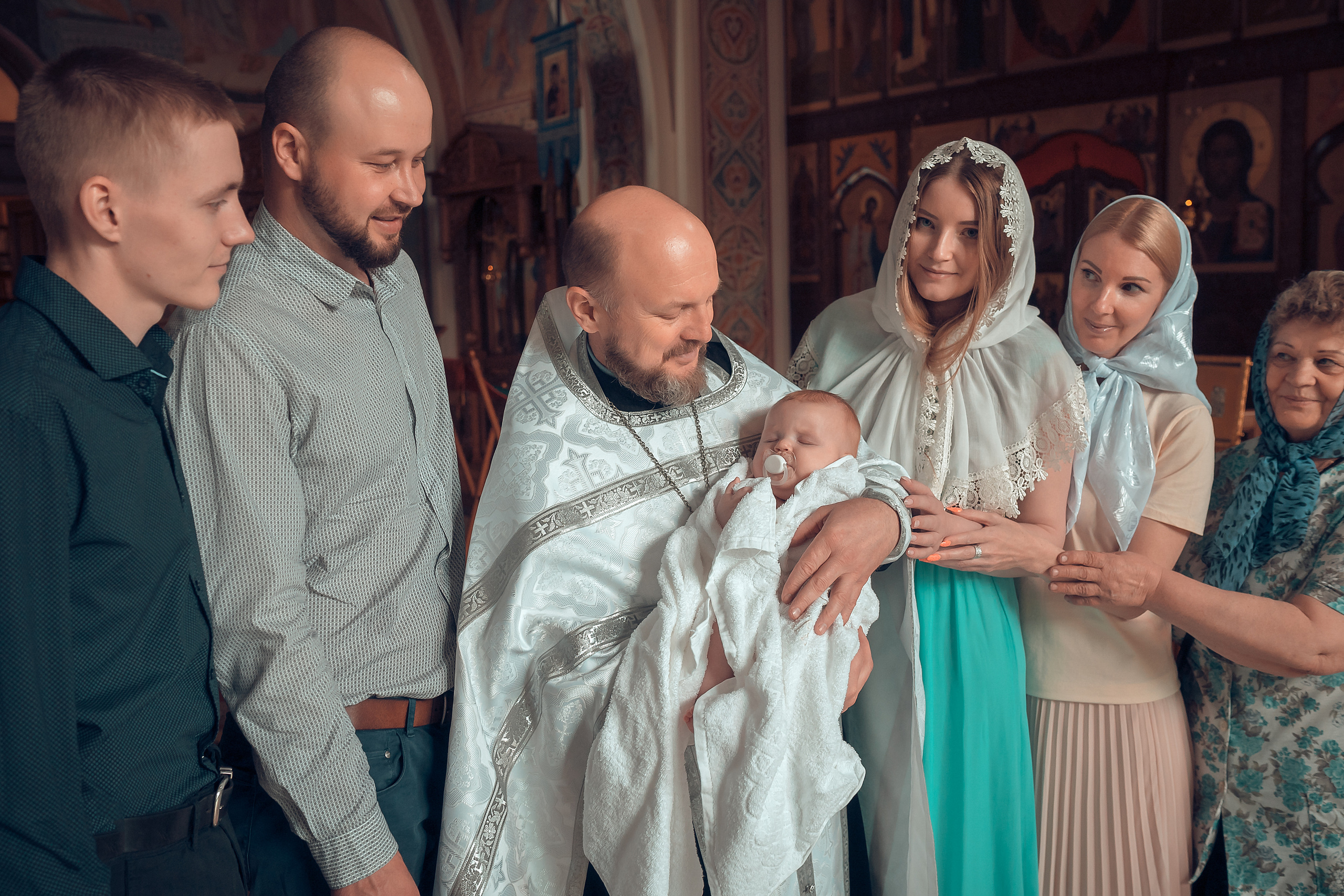 Крещение ребенка в Красноярске. Фотограф на Крещение и Венчание в Красноярске Рамазанова Юлия