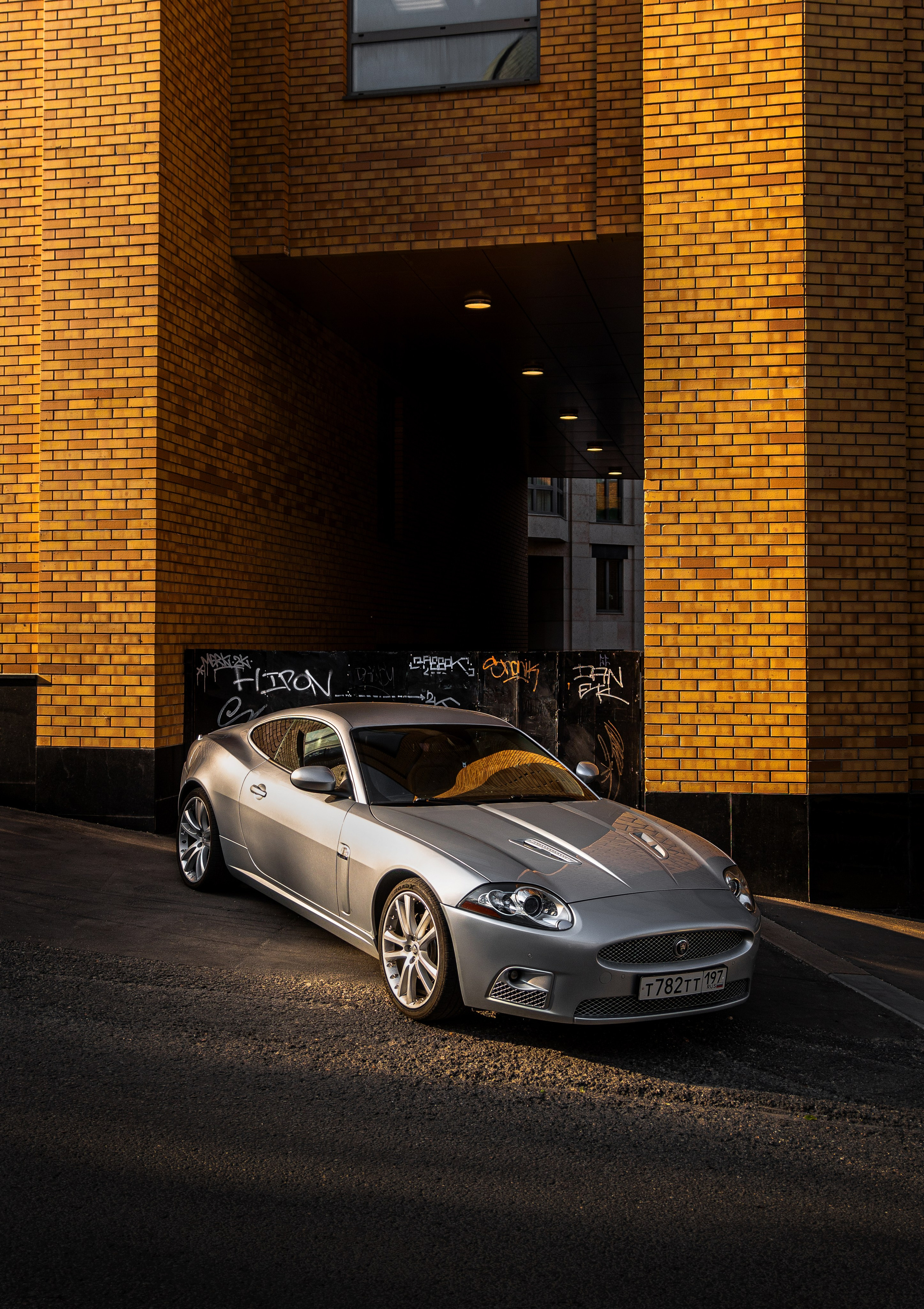 Утренняя фотосъемка автомобиля Jaguar в Москве. Жуков Илья  свадебный фотограф в Москве