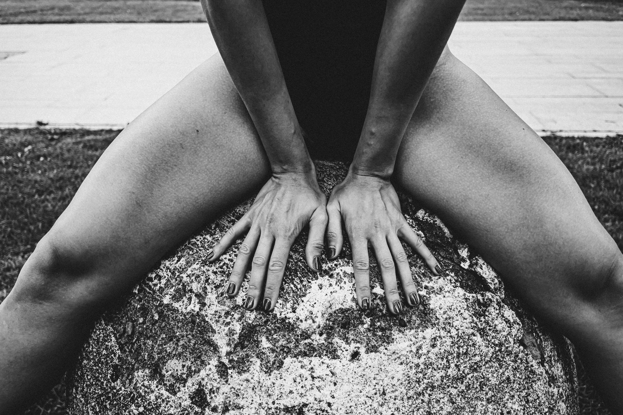 Руки и ноги балерины.