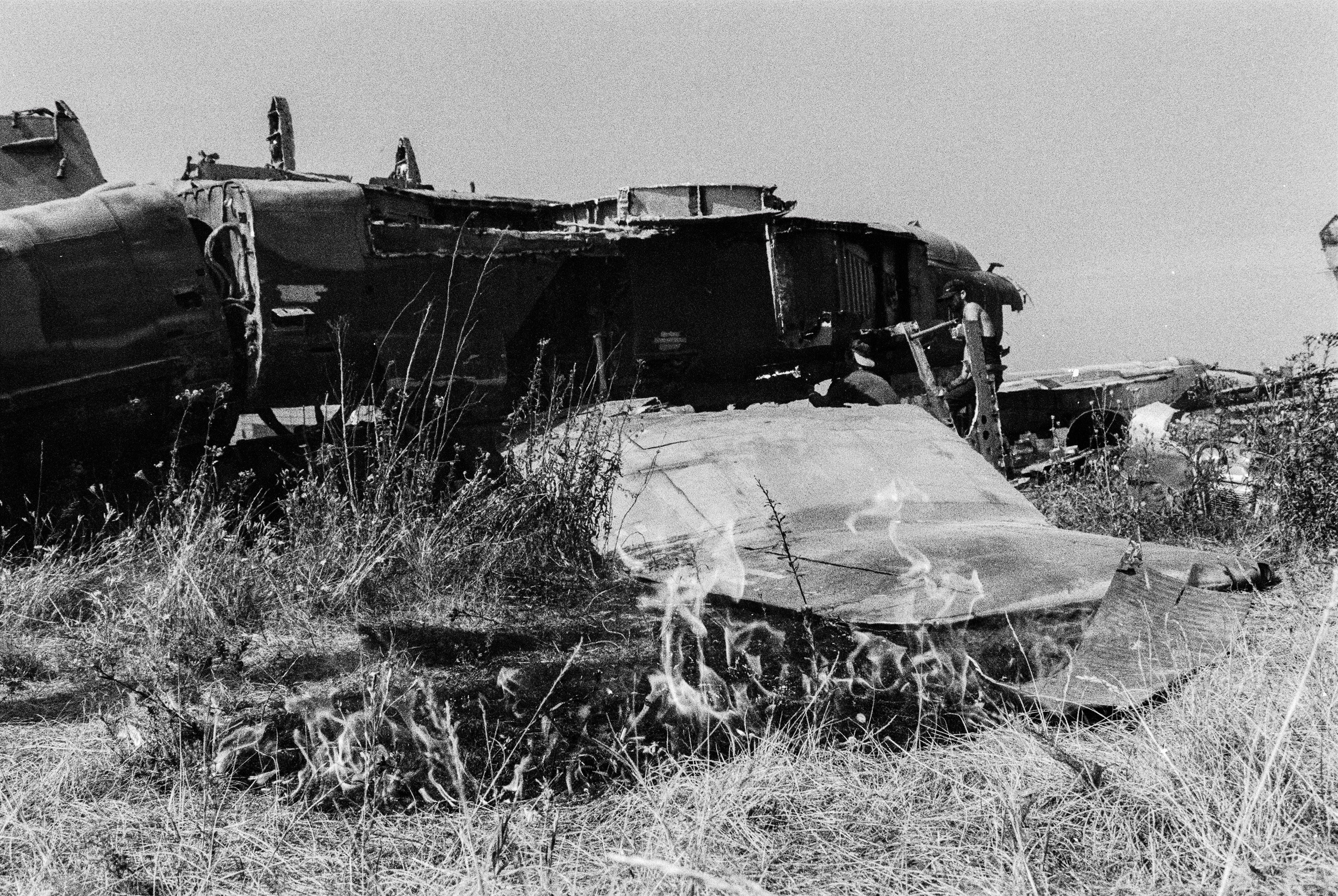 Разрушенный самолёт.