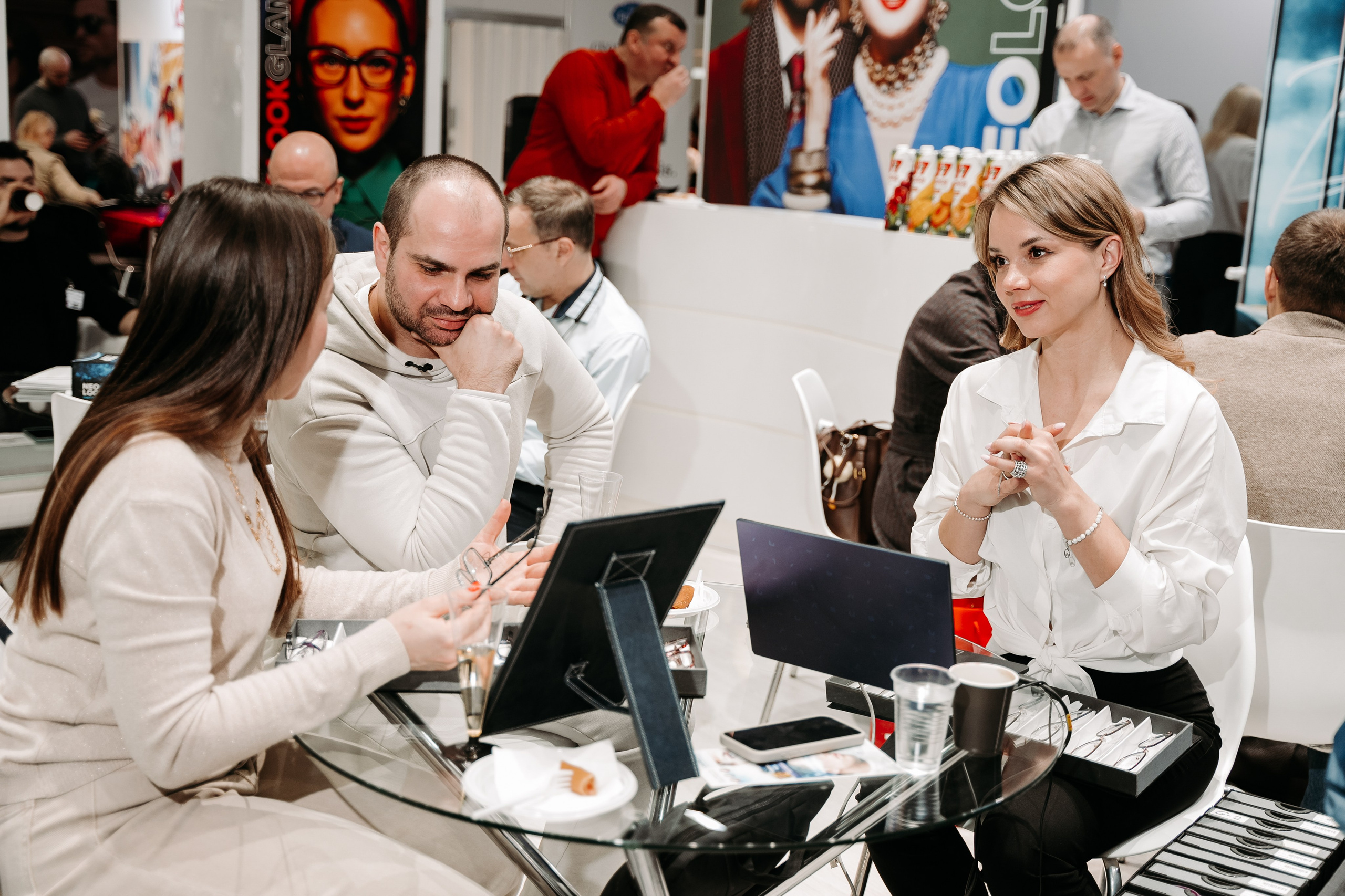 Оптическая_выставка. Репортажный и свадебный фотограф в Москве Рая Небогатова