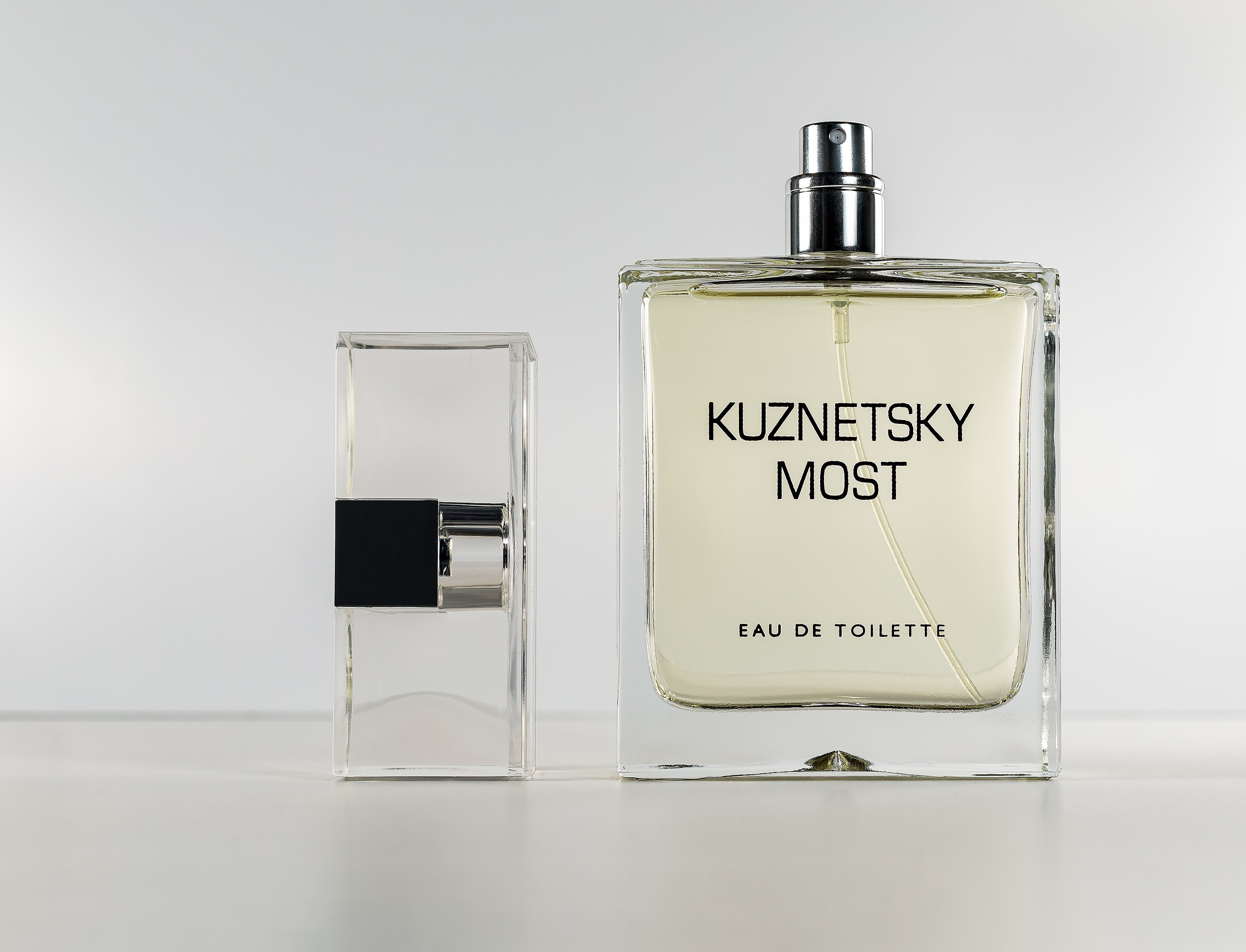 Туалетная вода флакон предметное фото