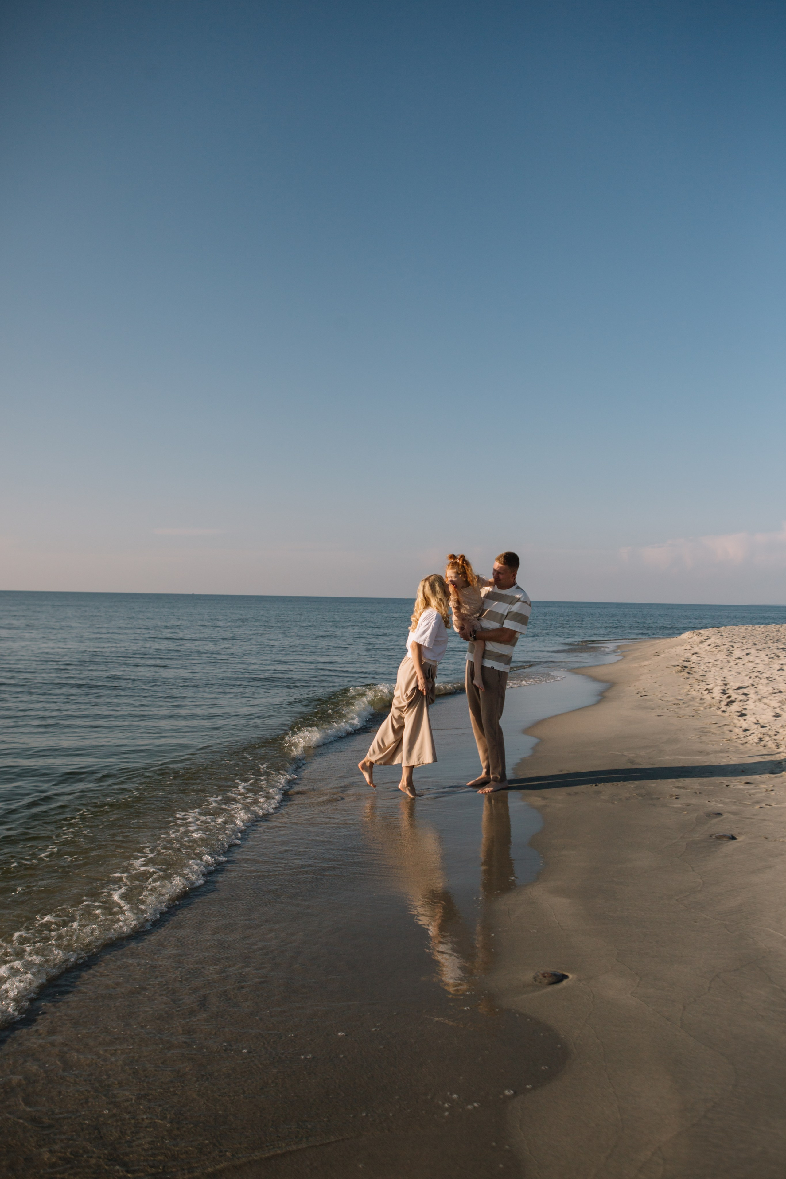 Алексей и Наталья. Семейная фотосессия на море. Семейный фотограф в Калининграде Анастасия Юрина
