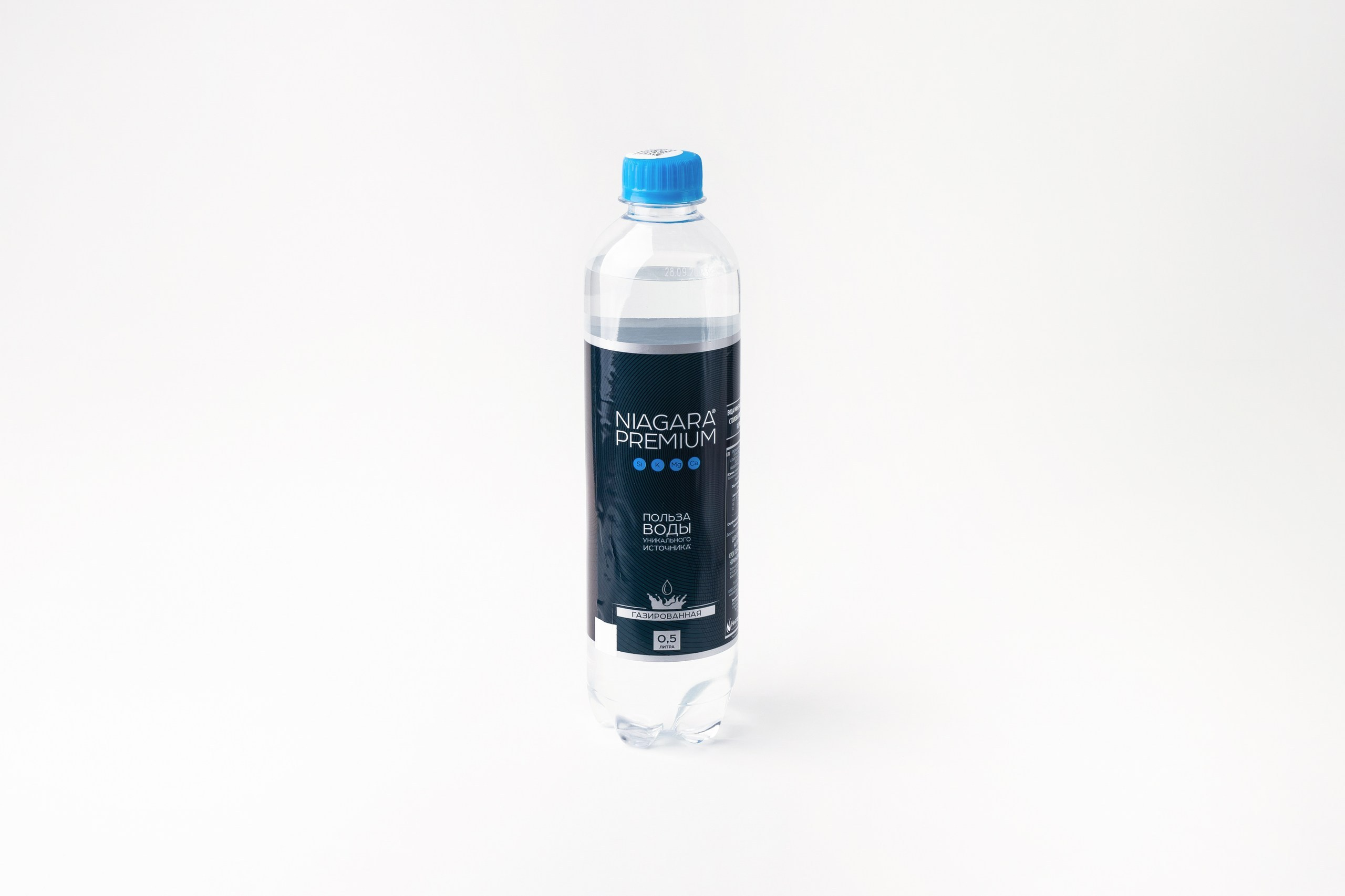 предметный фотограф казань, каталожная съемка , фудфото для меню сайта, меню пекарни, фудсъемка на белом фоне, бутылка воды на белом фоне