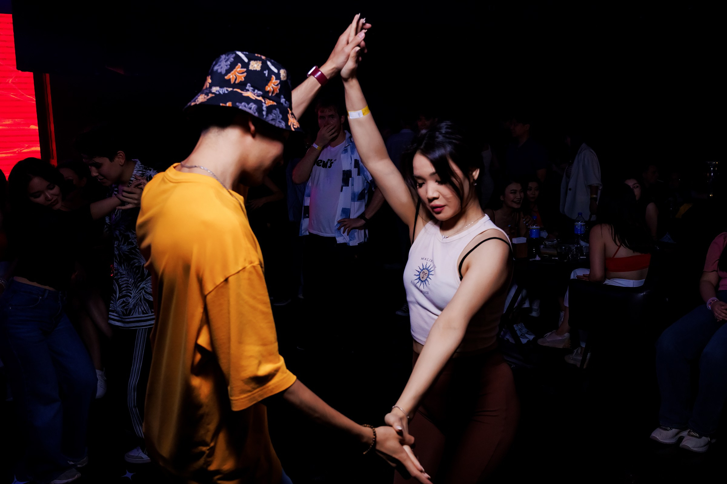 Bachata Party by Hola Dance. Репортажный фотограф в Алматы Каюпов Сержан