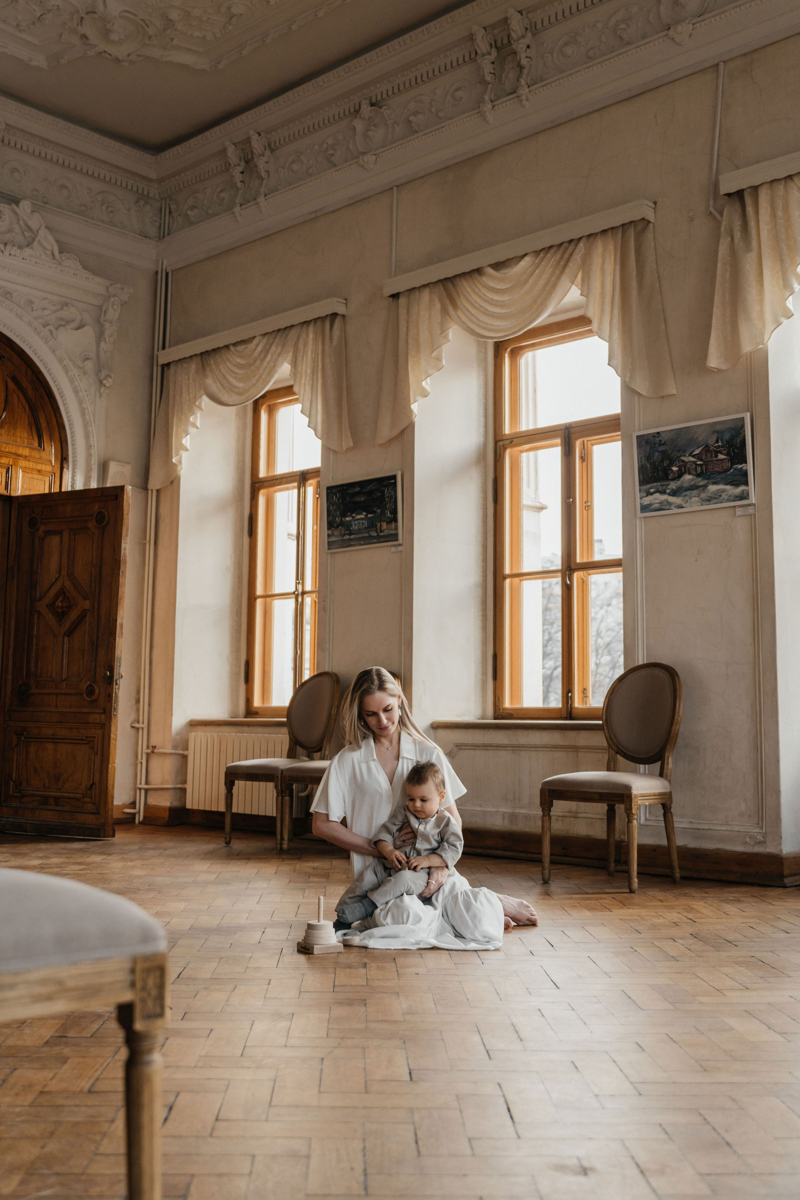 Маленькие ножки в читальне им. Пушкина. Ваш фотограф Вика Артемова