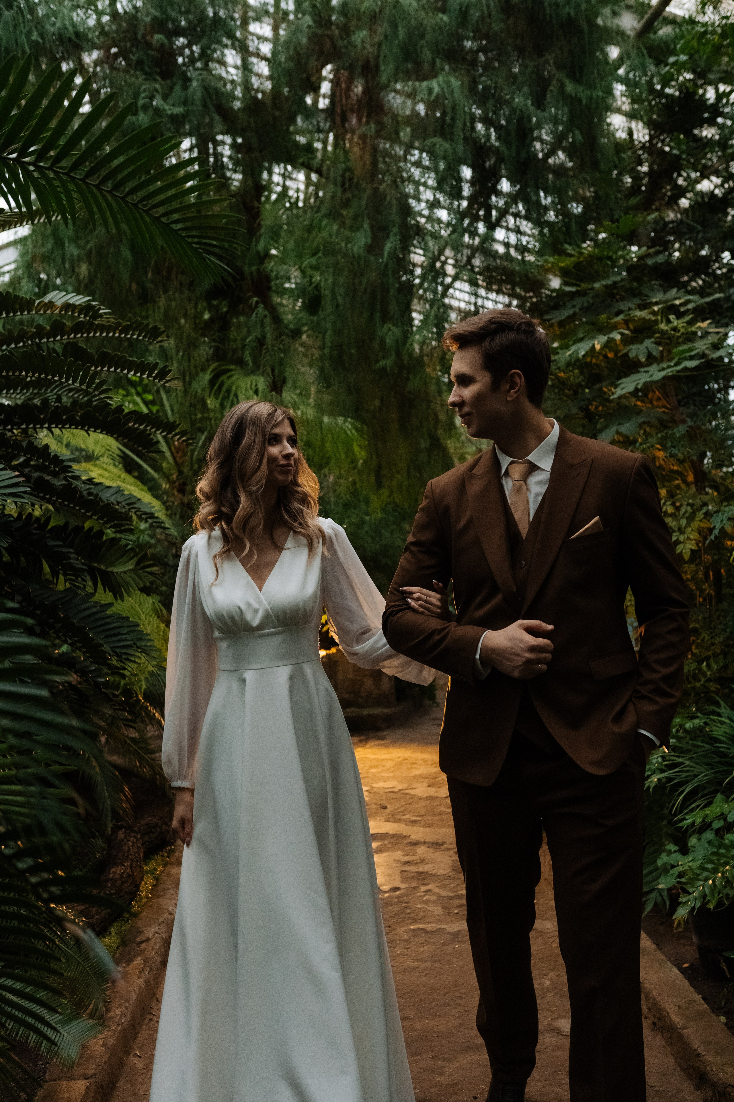 Свадебная фотосессия в оранжерее, Москва. Свадебный фотограф в Москве Анна Полушина