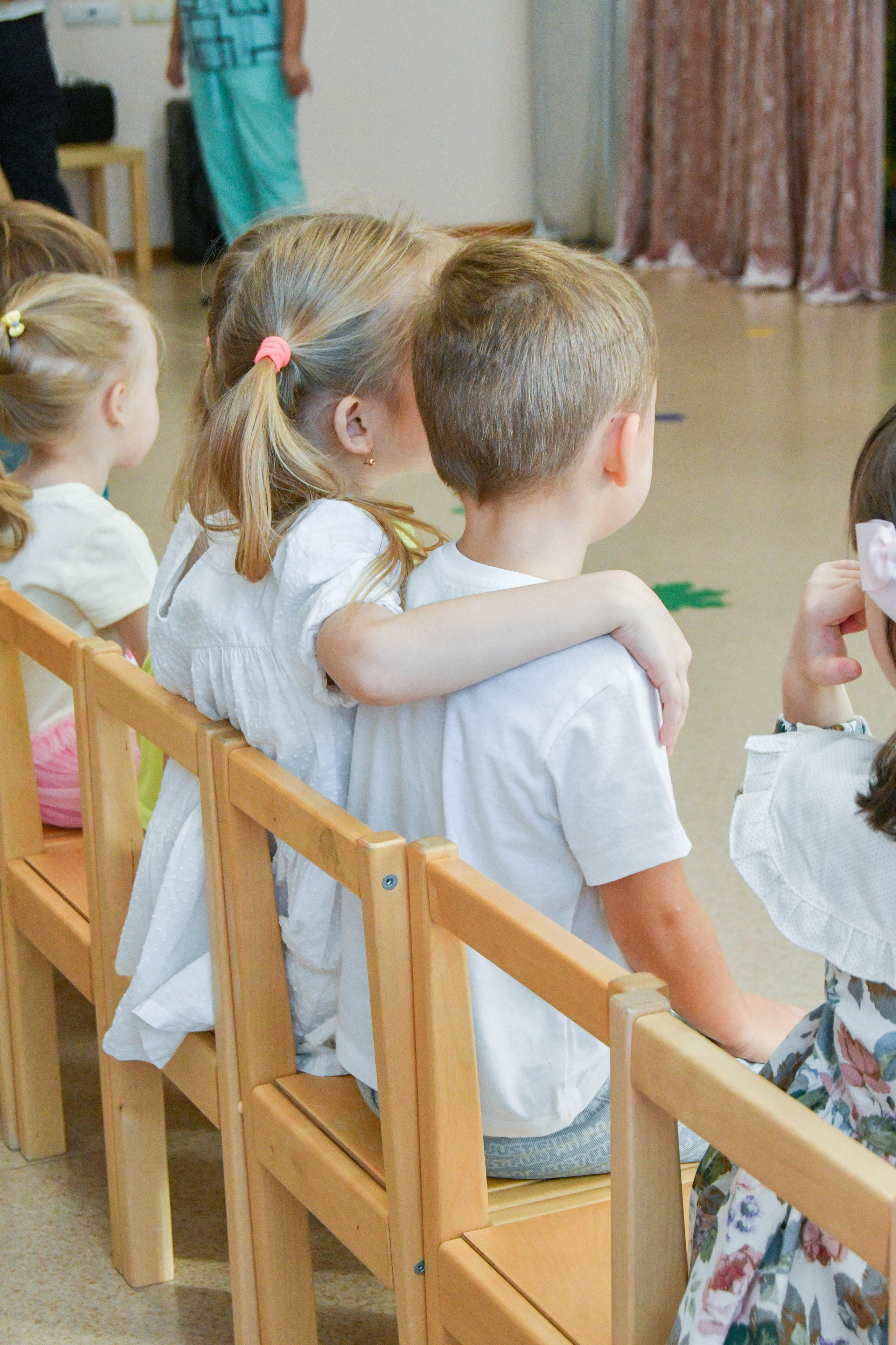 2023 г. День дошкольного работника и прогулка. Репортажный и детский фотограф в Новосибирске