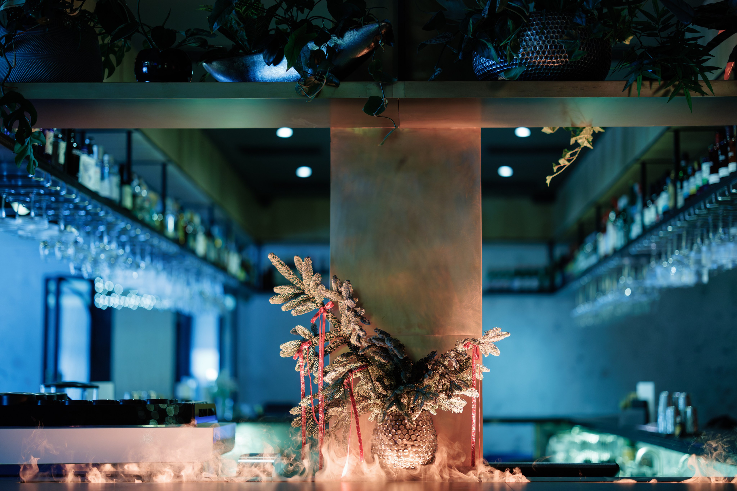 Фотограф для интерьерной съемки ресторана. Контент для бизнеса в Екатеринбурге Полдень Медиа