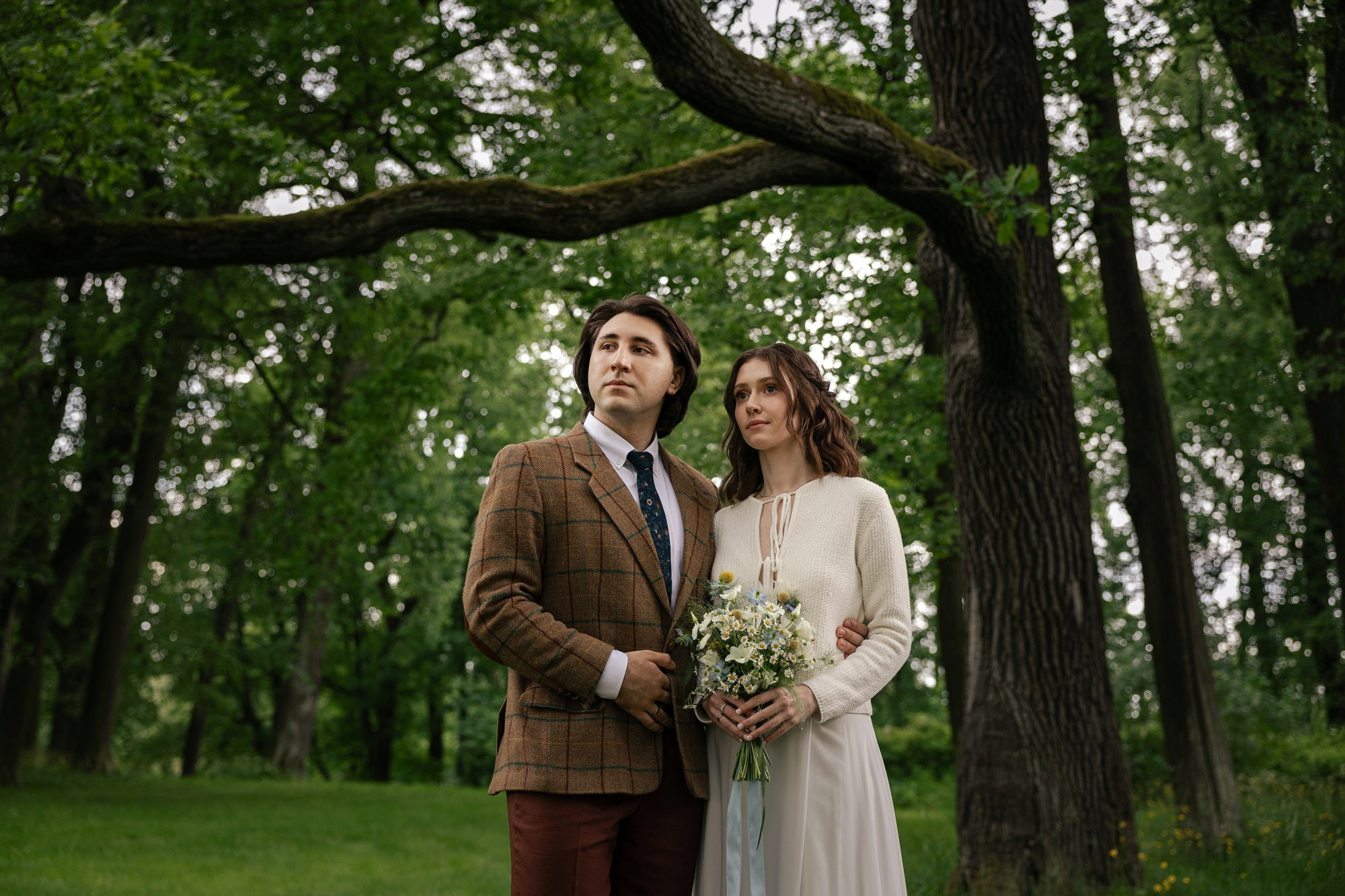 Киношная эстетика свадебного дня, профессиональная журнальная ретушь фото