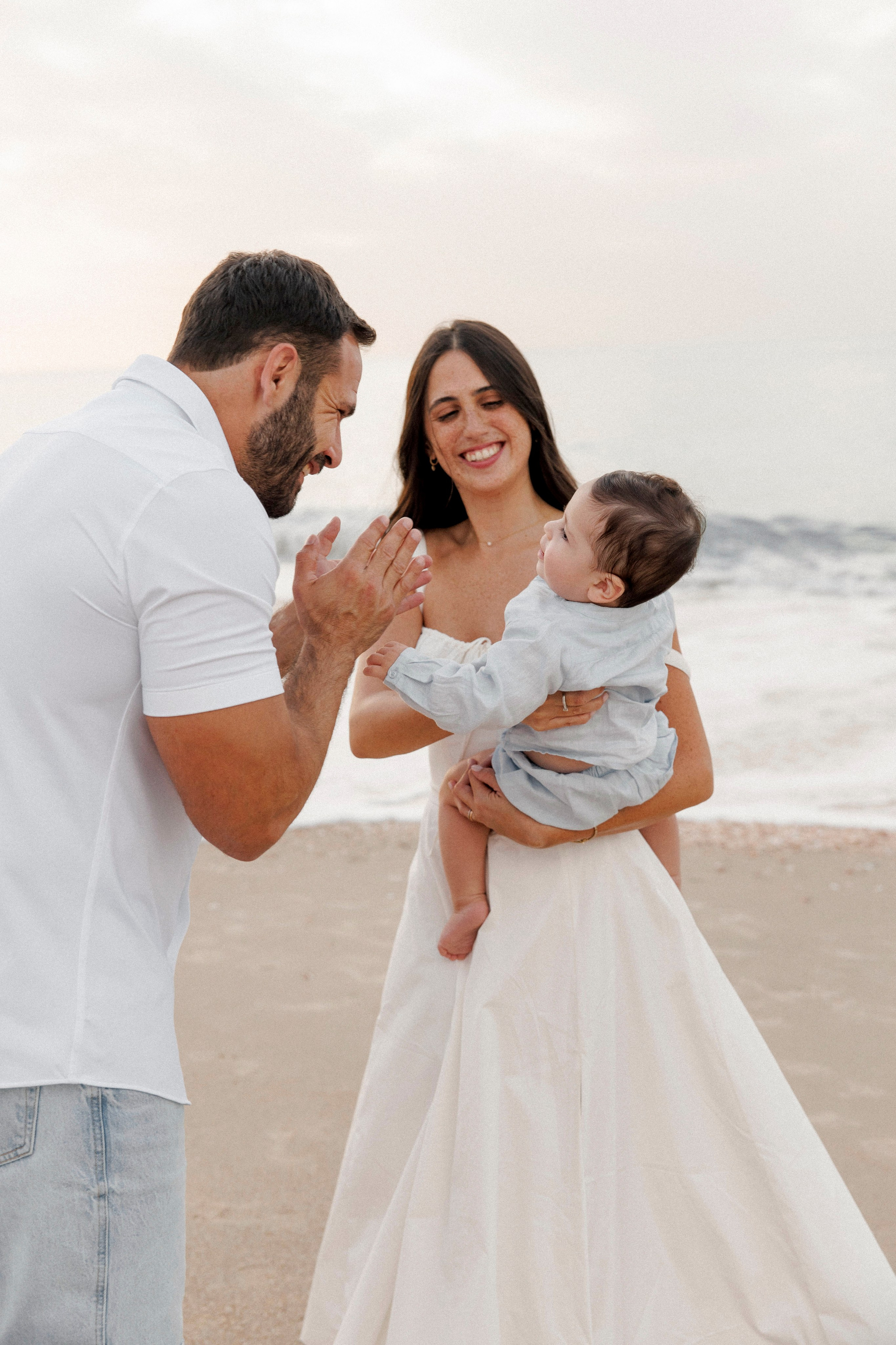 First year family photos near the sea. Главная