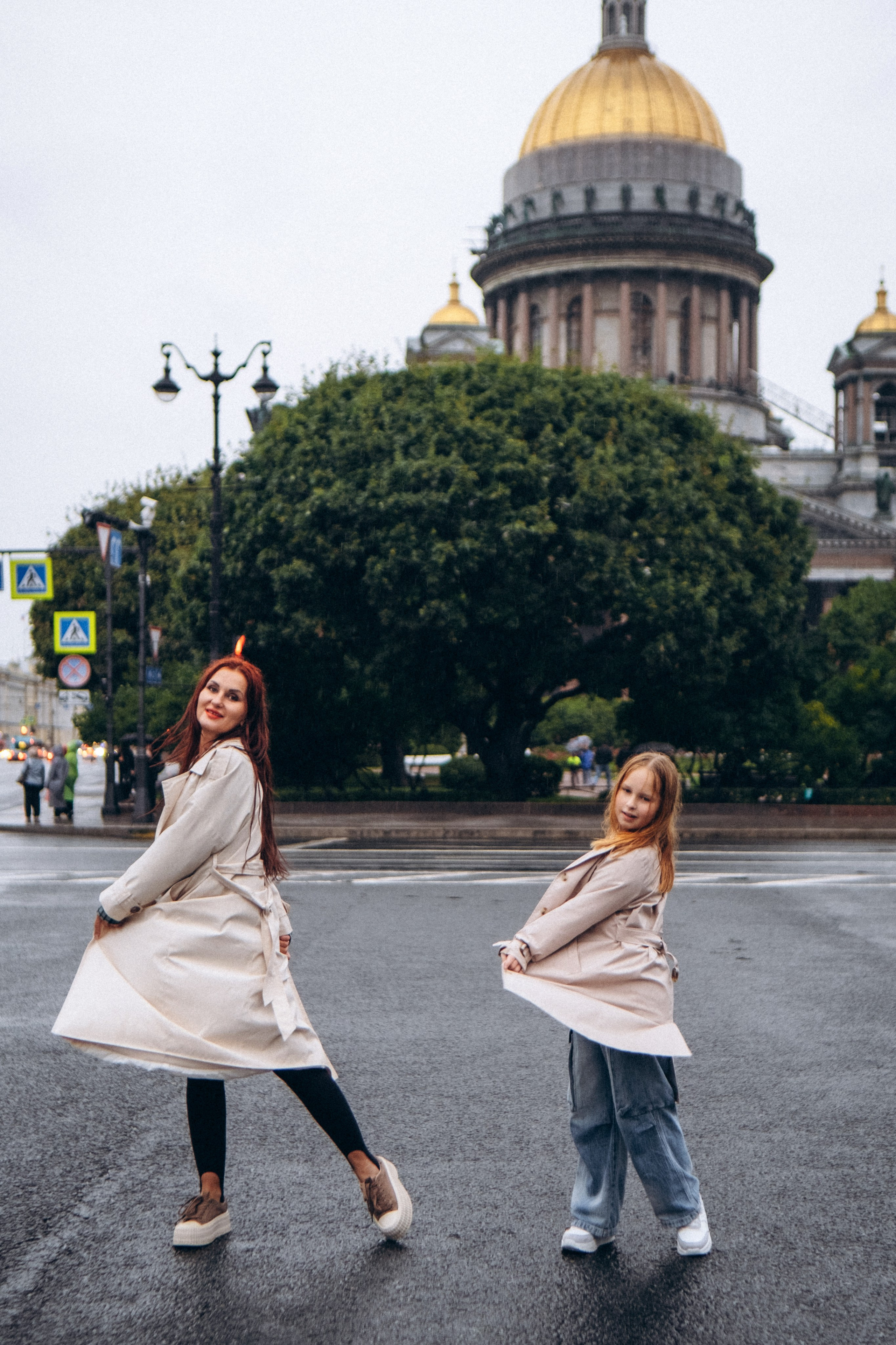 Семейная прогулочная фотосессия в Санкт-Петербурге. Фотограф в Санкт-Петербурге Кристина Брянская