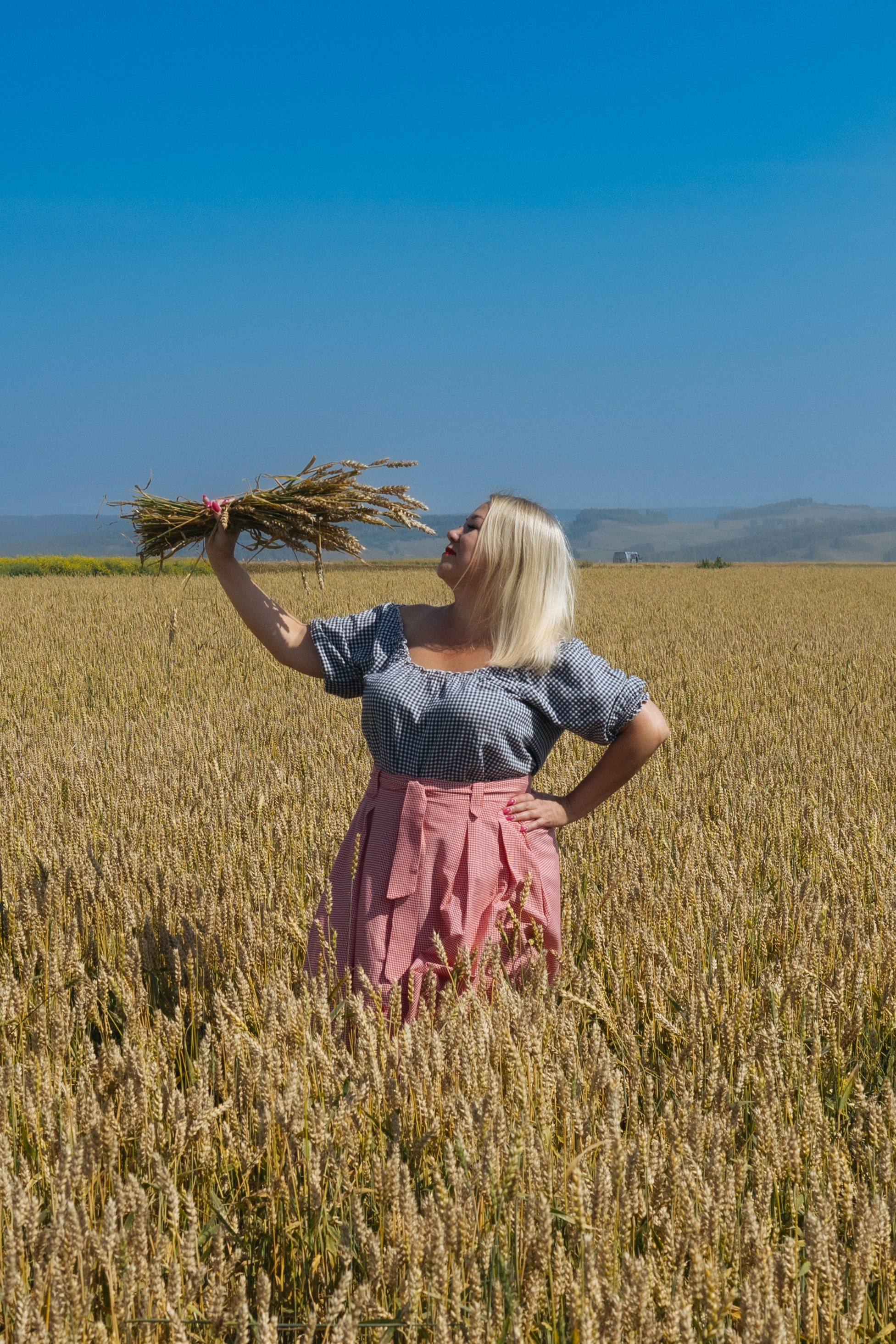 ПОДСОЛНУХИ 2025. Фотограф Красноярск съемки лавстори, фотосессия в студии, портретная съемка, творческие фотосессии