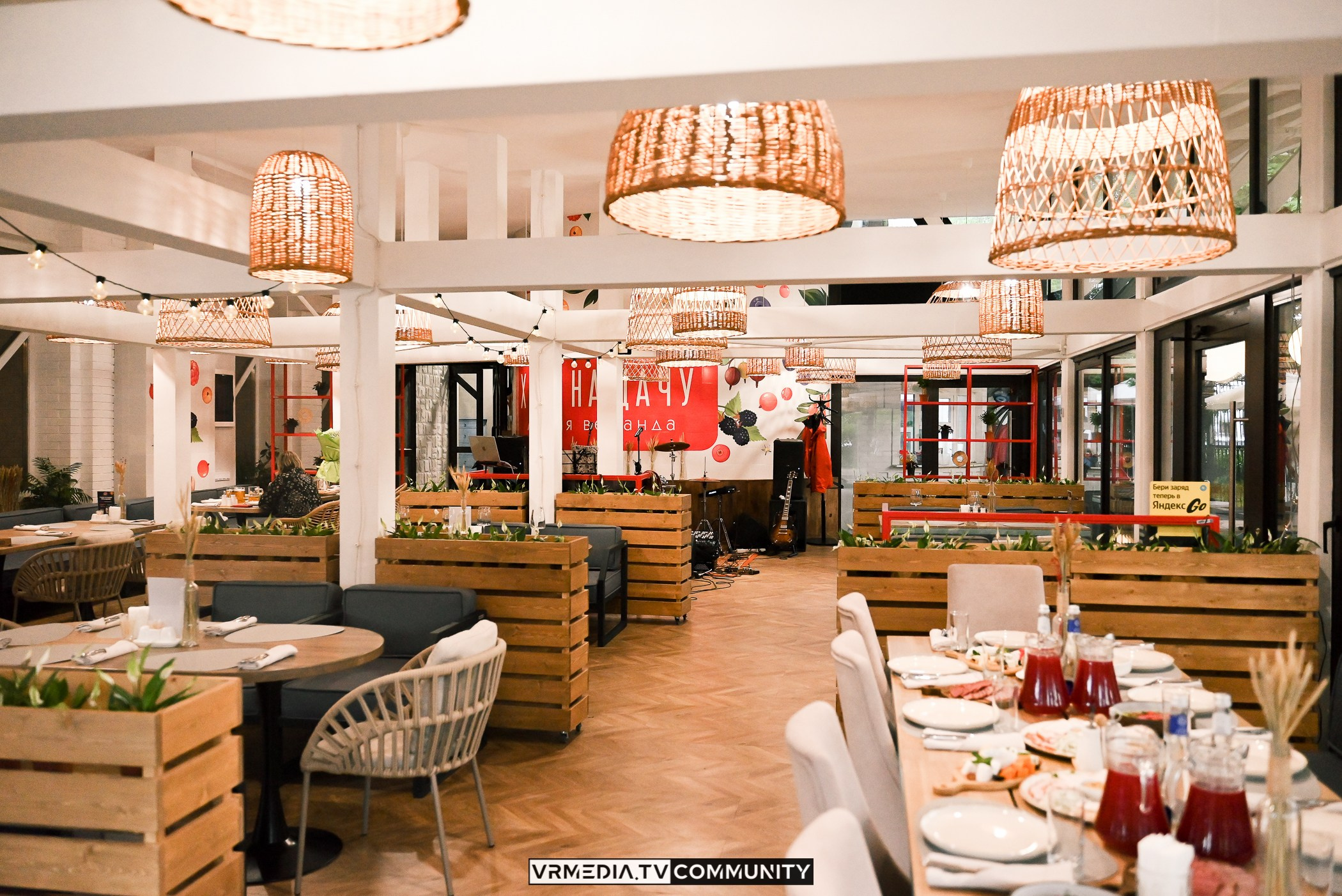 Ресторан «Volna»: Открытия летней веранды «Хочу на дачу»