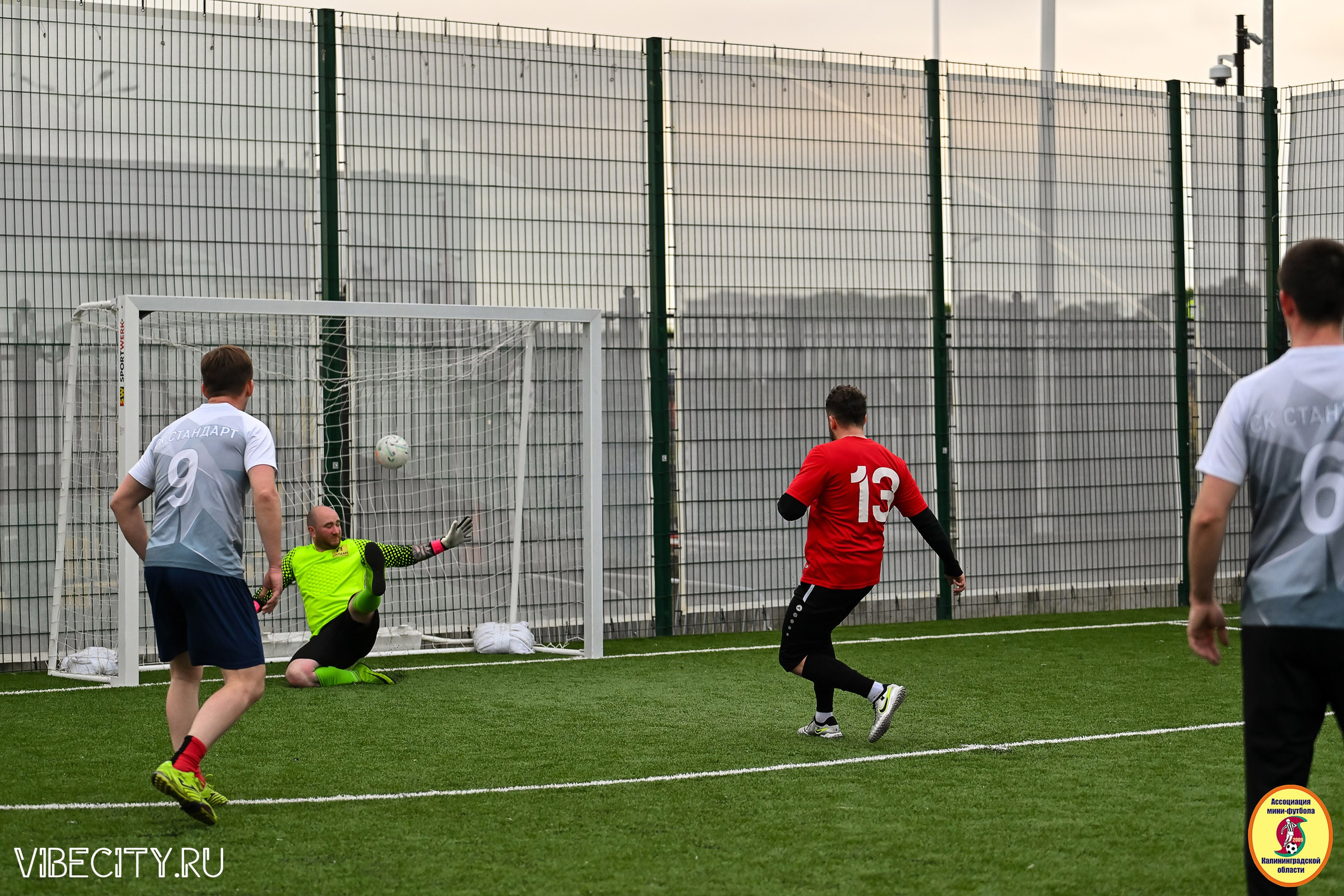 ИГРЫ МИНИ-ФУТБОЛЬНОЙ ЛИГИ. VIBECITY.RU Вайб Сити Ру Фоторепортажи Фотоотчеты Калининград