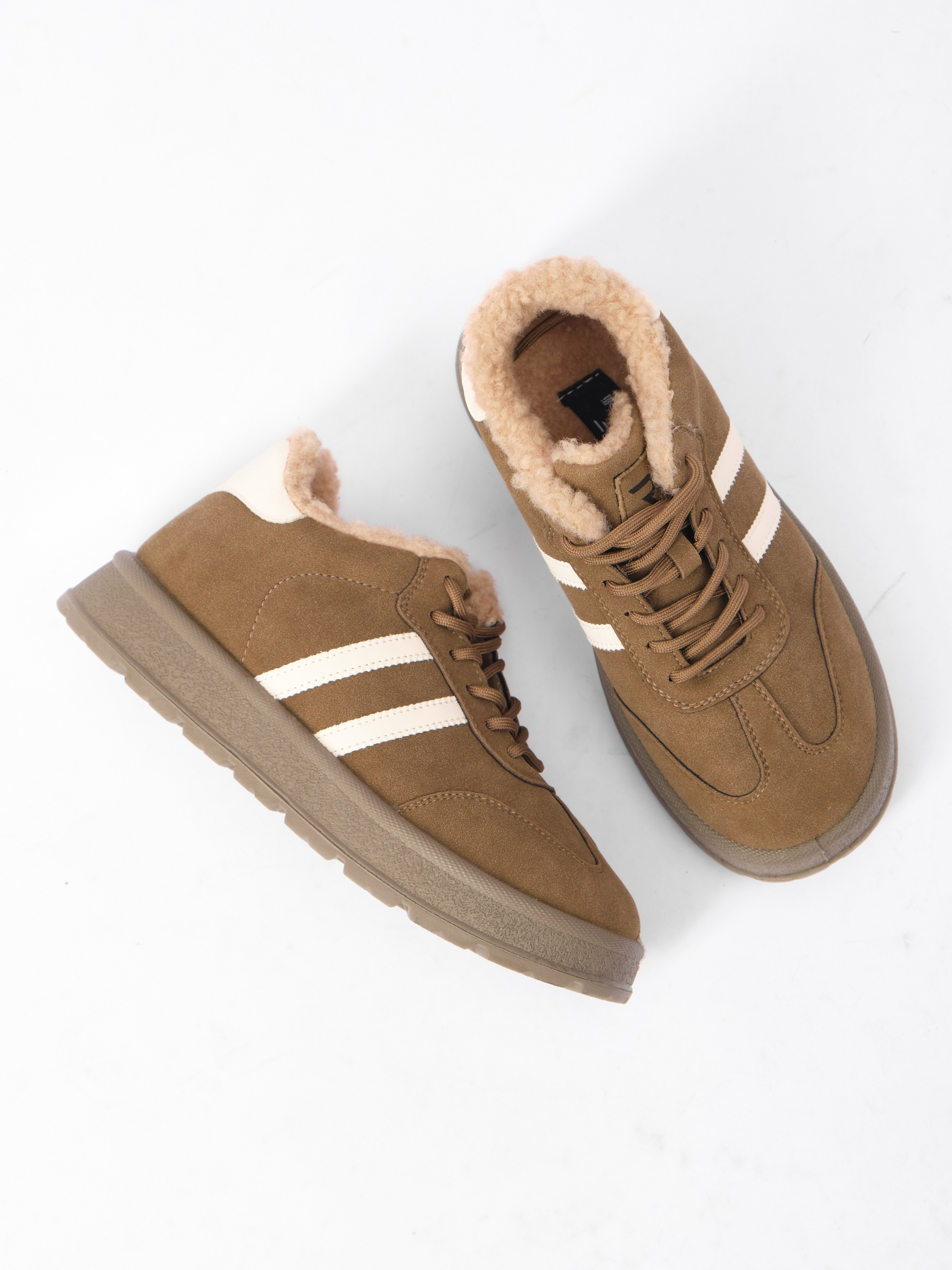 Кроссовки. Фотостудия для Wildberries Ozon