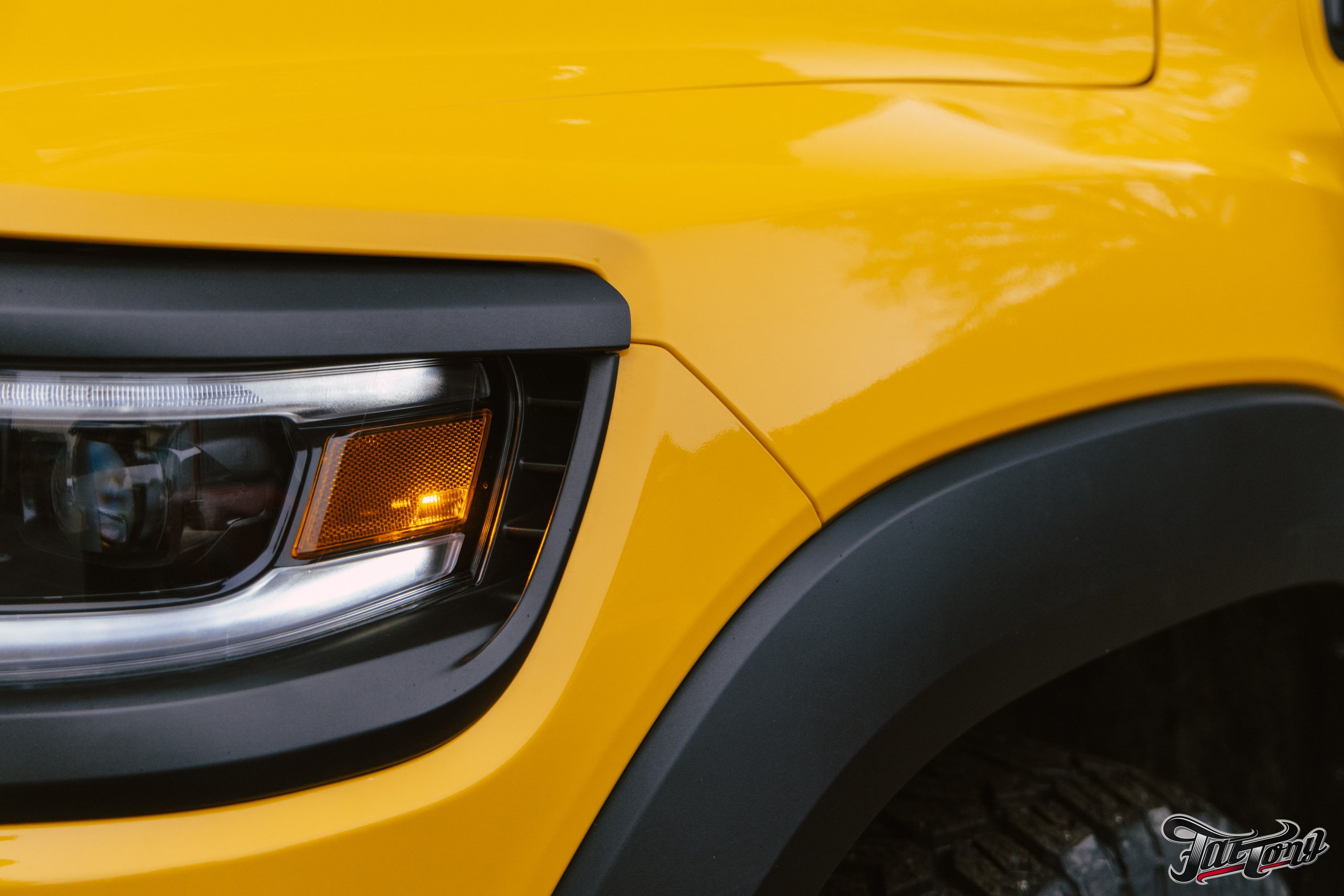 RAM TRX замена ремней безопасности и оклейка в полиуретан. DeLorein