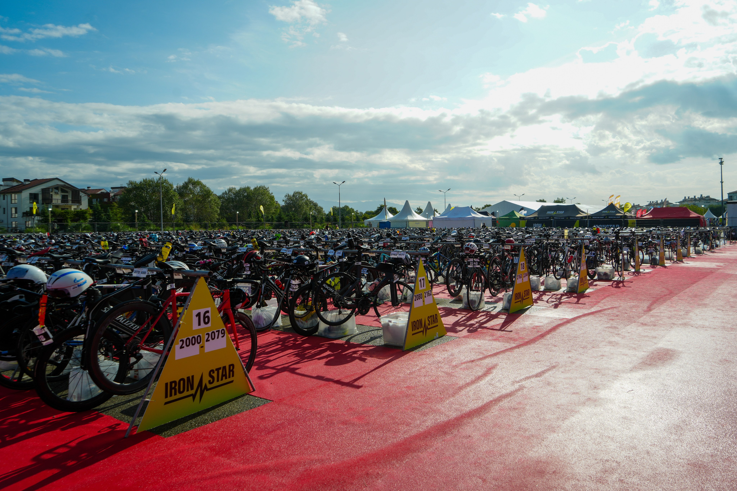 Фотоотчет партнерской интеграции для компании TELE2 на фестивале Ironstar. Репортажный фотограф в Красной Поляне и Сочи Павлюченко Екатерина