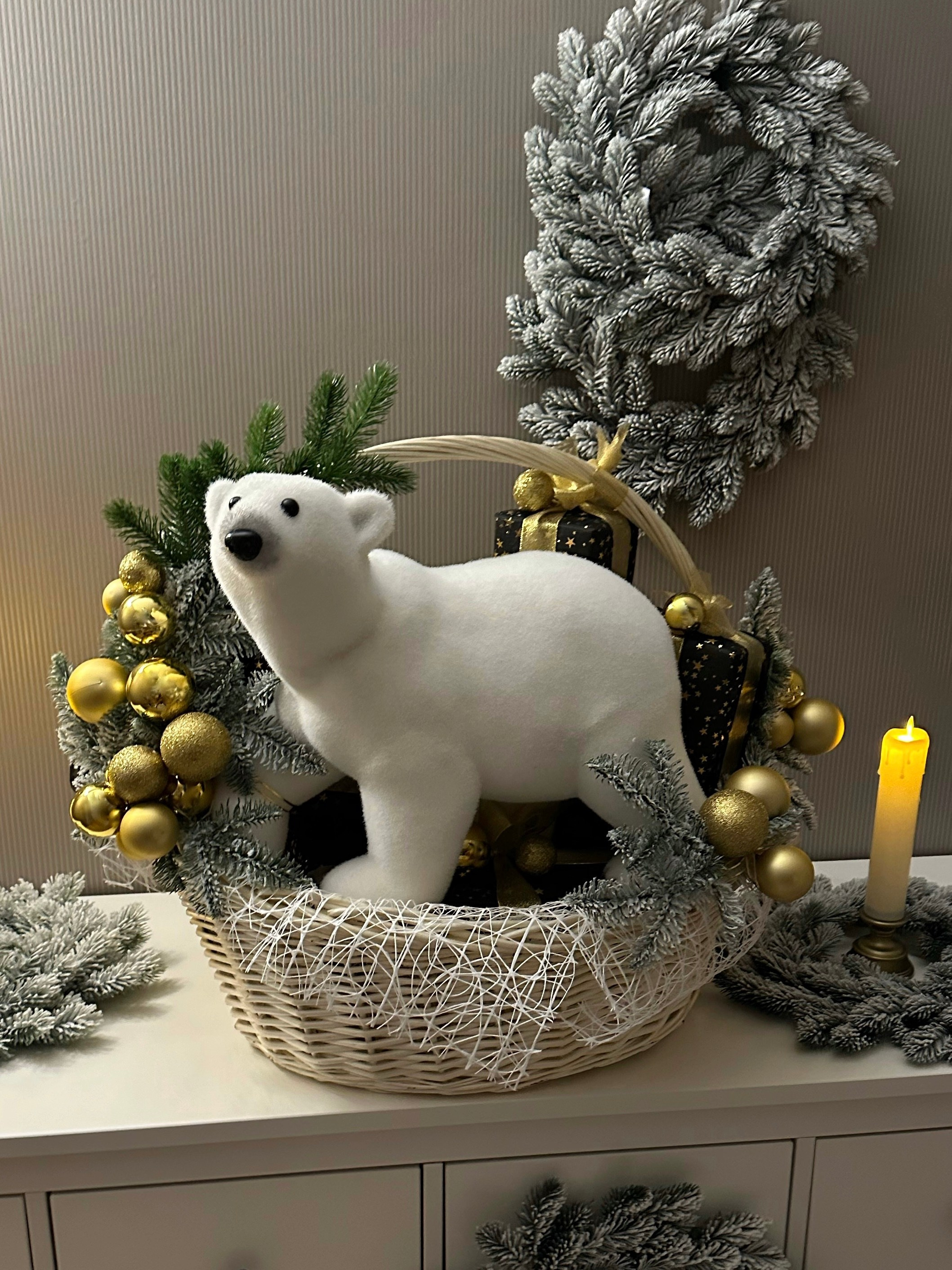 Новогодняя корзина. Студия подарочных наборов «Владия»