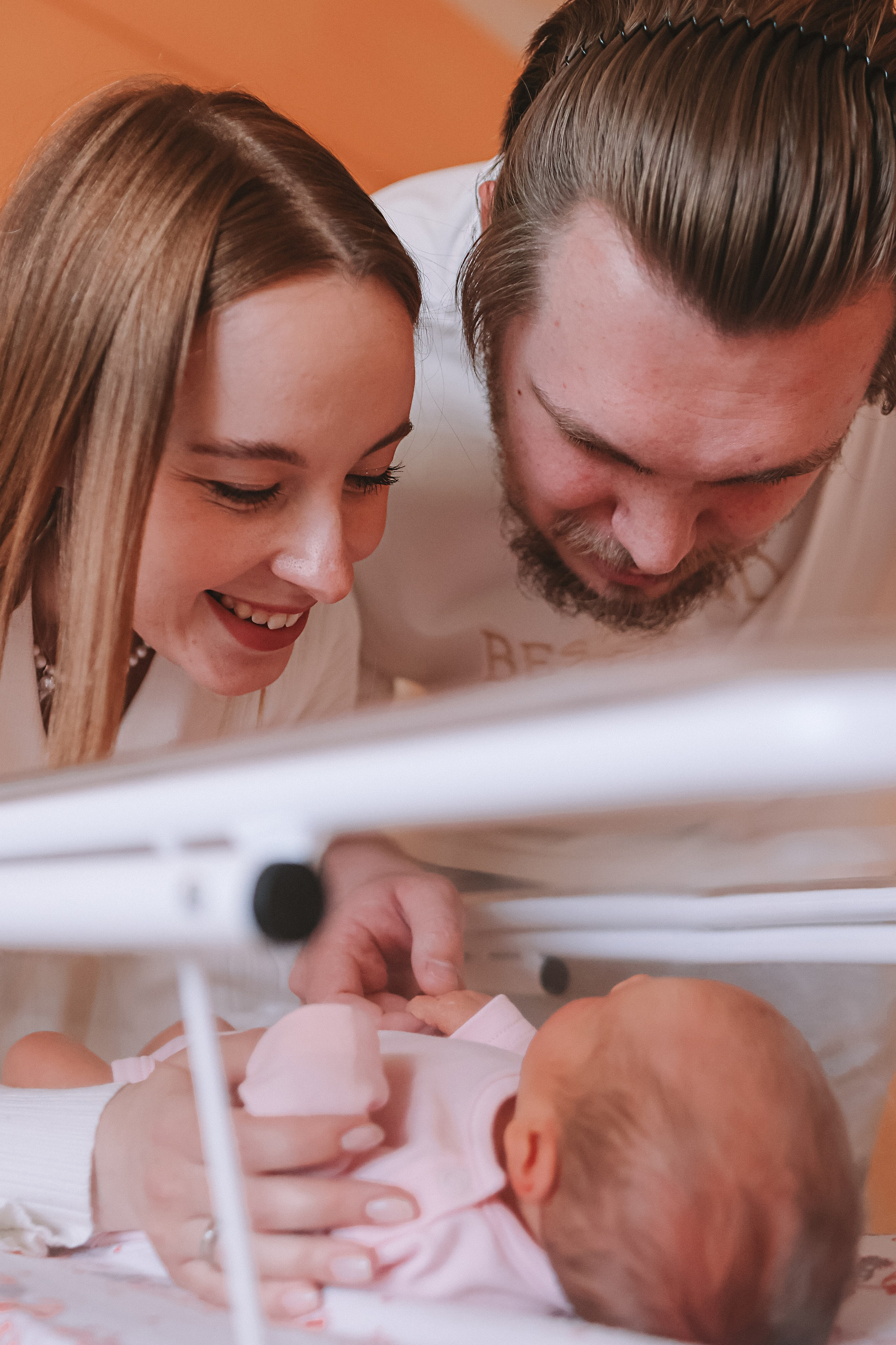 Выписка палата+внизу ПЦЭ. Семейный фотограф Тюмень, фотограф на роды Салмина Мария