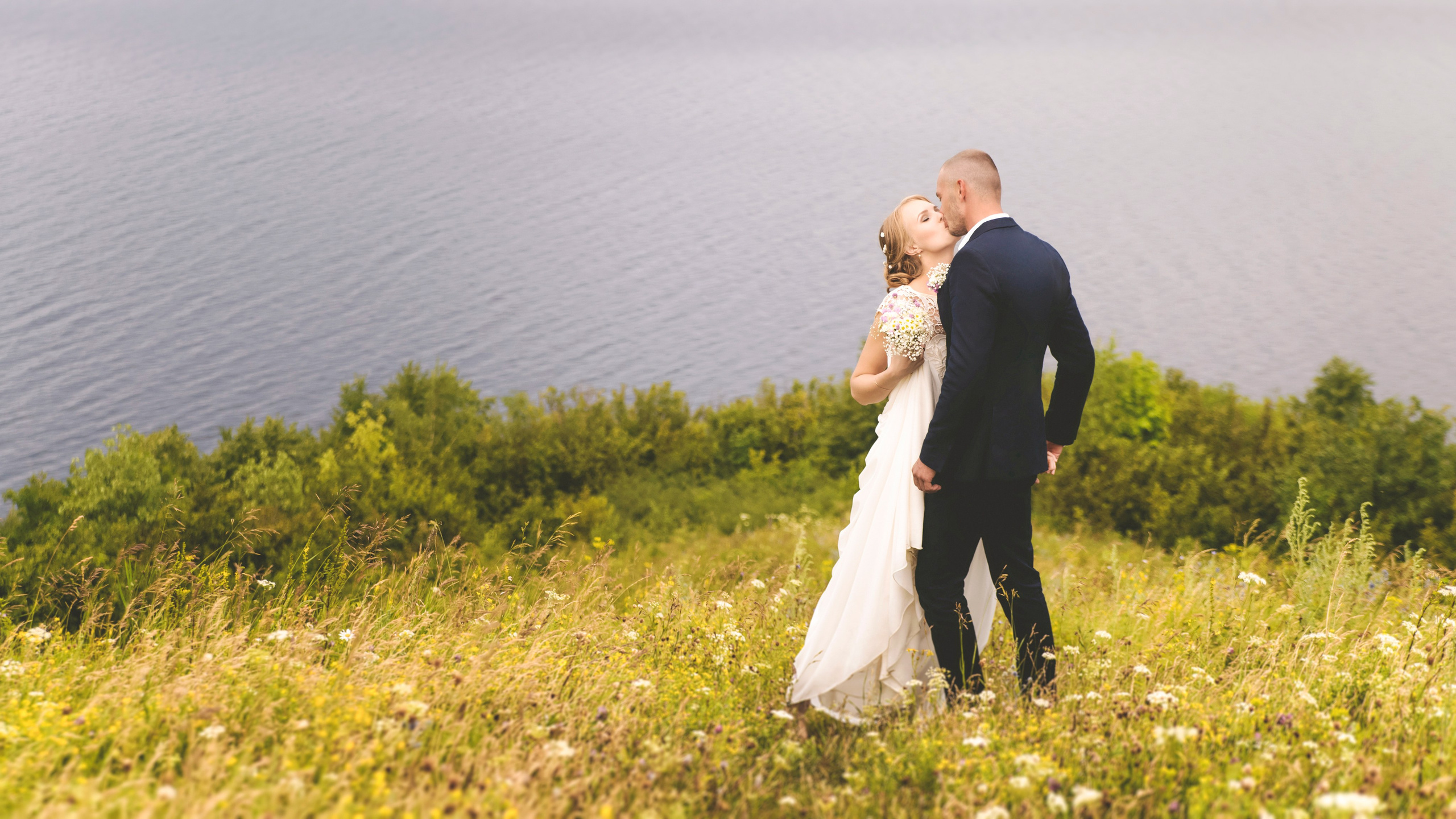 Свадебная Фотосессия в г. казани | Фотограф на Свадьбу в г. Казани Фотограф Садег Азарми тел. +79172288430 ✔ Сборы невесты и жениха✔ Утро невесты (детали, эмоции, подготовка)✔ Репортажная съёмка ЗАГСа и выездной регистрации✔ Свадебная прогулка✔ Фотосъёмка банкета и вечеринки✔ Креативные и тематические свадьбы✔ Свадьба на природе (лайфстайл)✔ Девичники и мальчишники