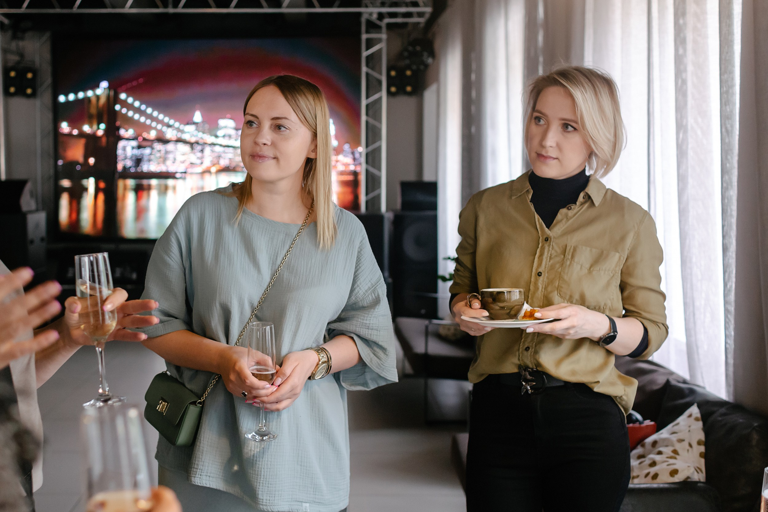 Тест-драйв красок Swiss Lake. L. Deco интерьерный салон. Краски/обои/лепной декор