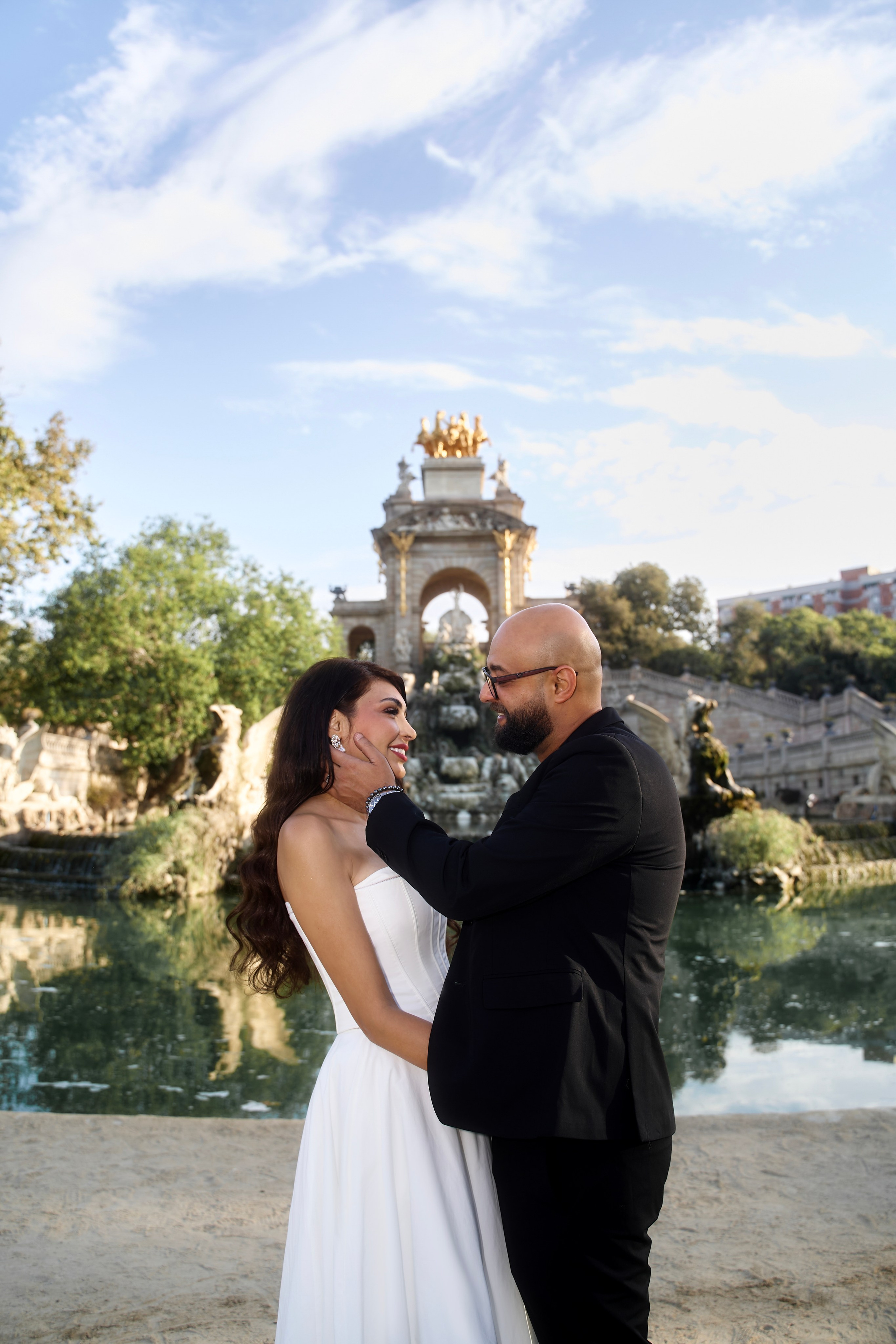 Love story at Ciutadelle Parc. Photographer & Videographer in Barcelona