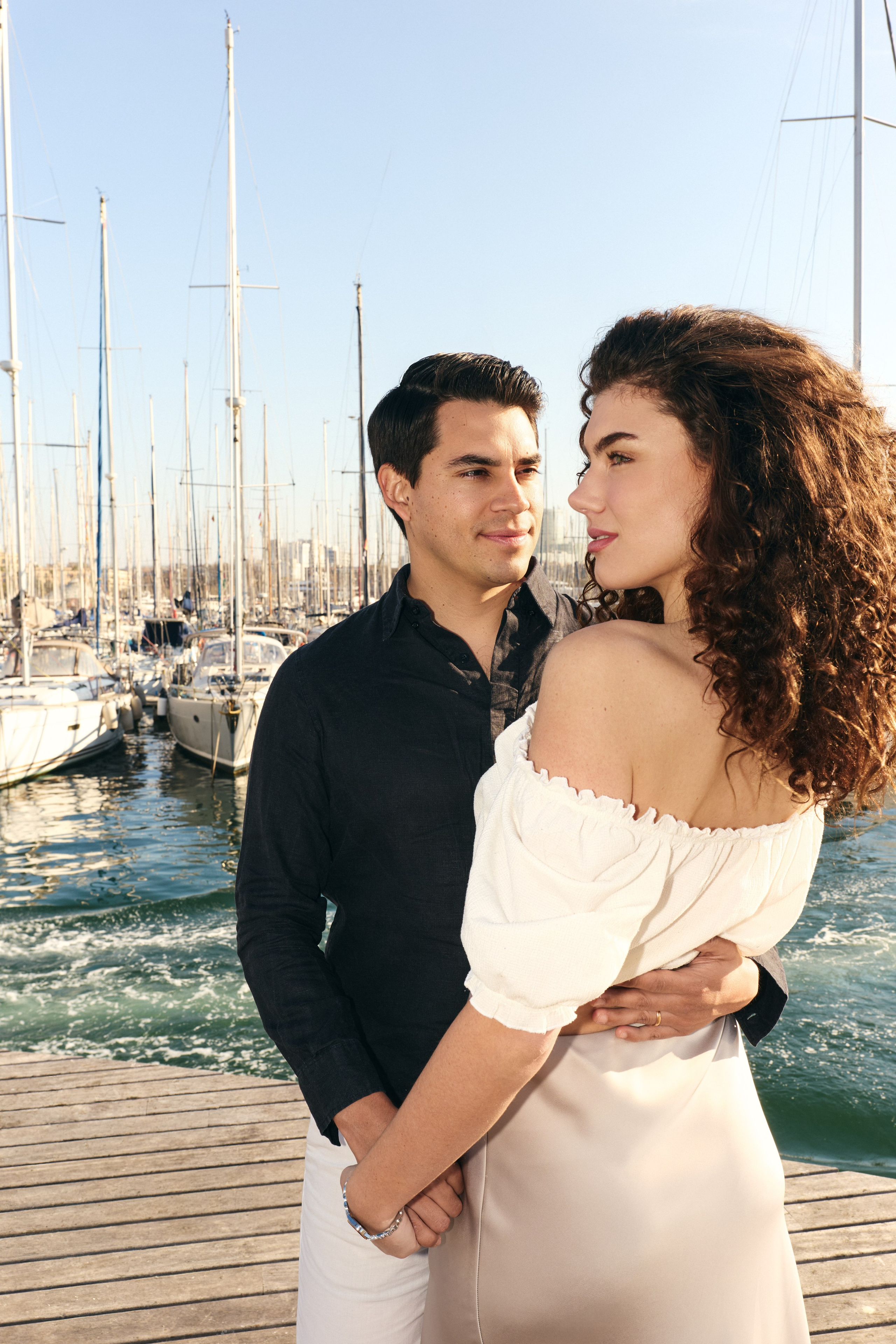 Love story inside of old town. Photographer & Videographer in Barcelona