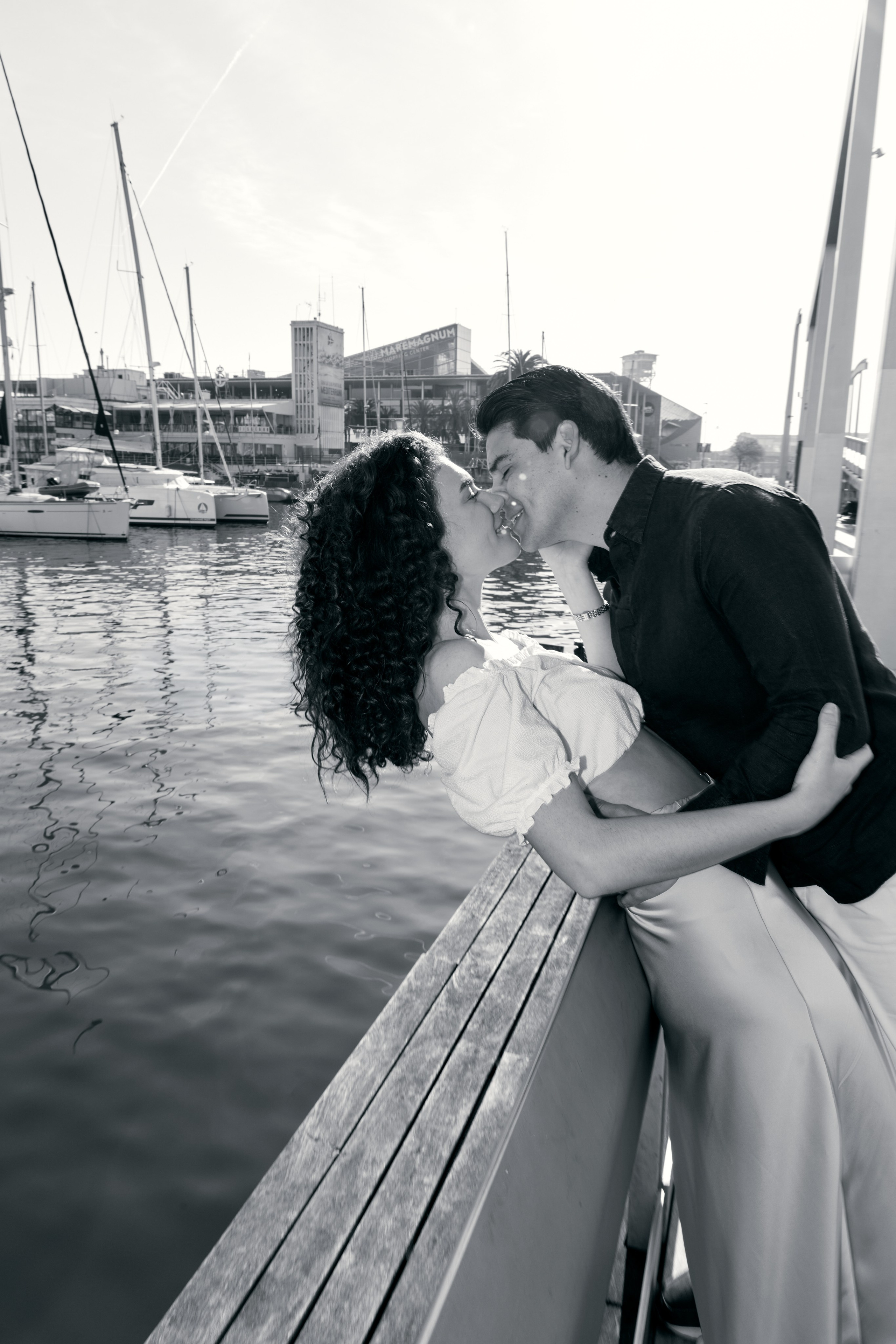 Love story inside of old town. Photographer & Videographer in Barcelona