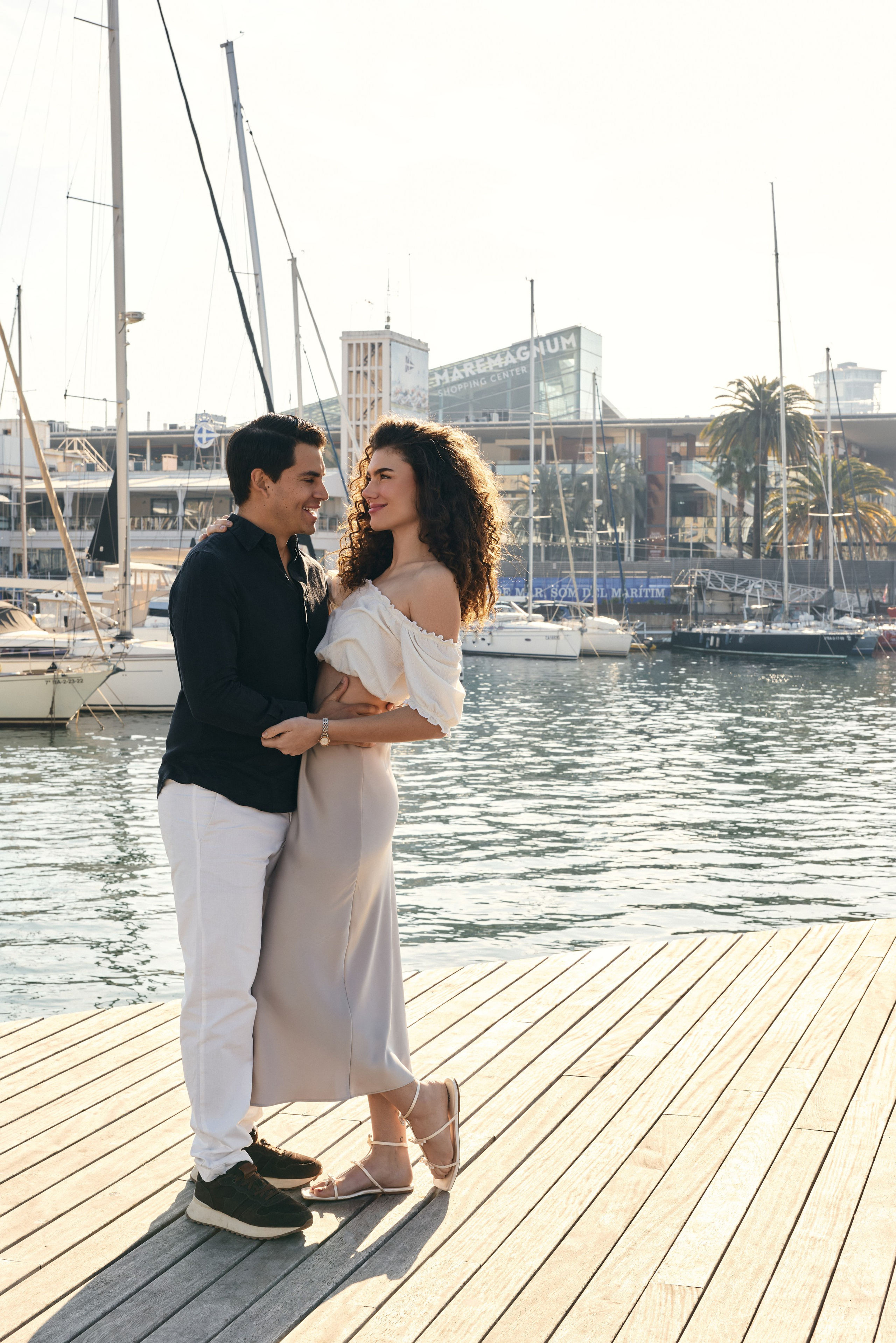 Love story inside of old town. Photographer & Videographer in Barcelona