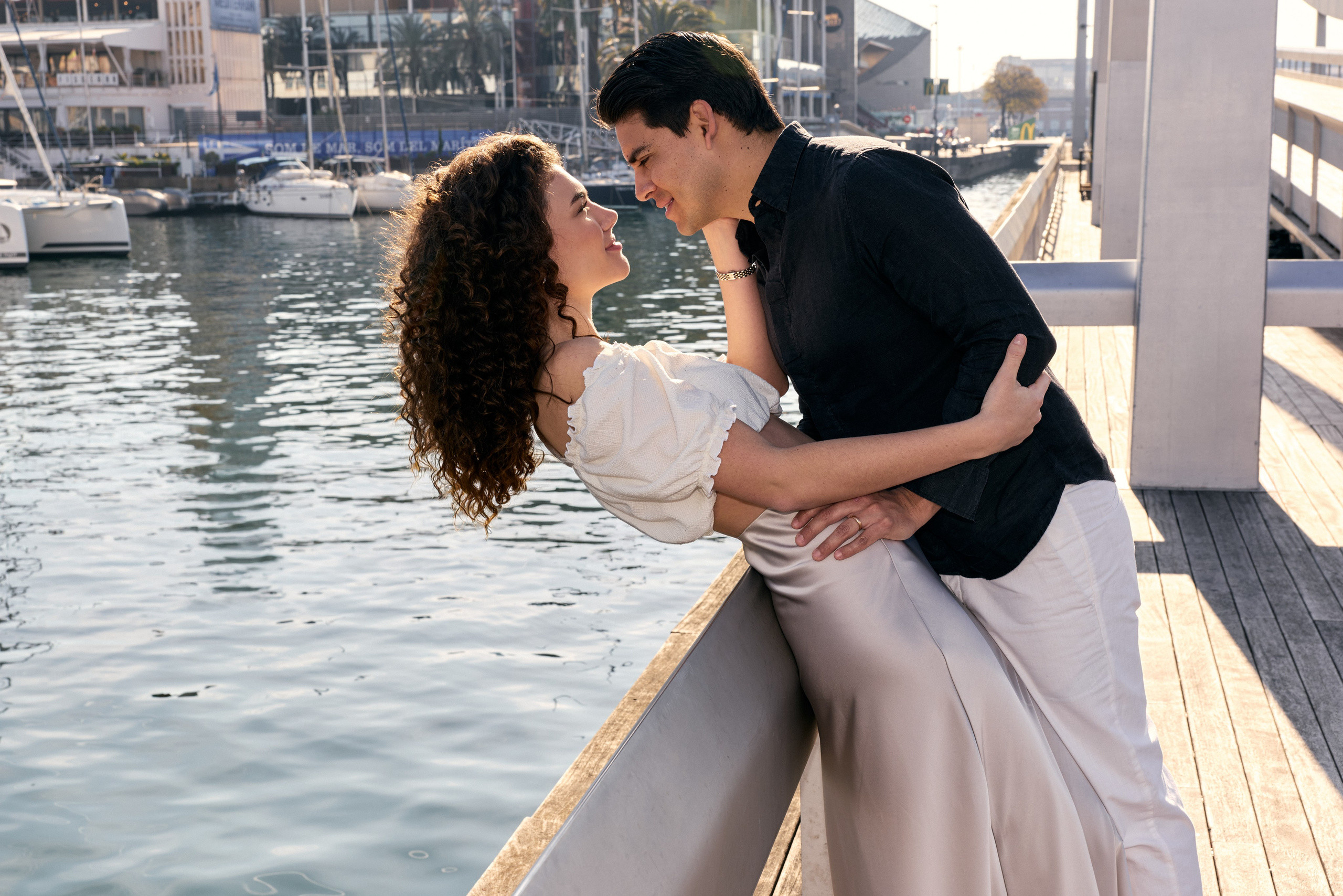 Love story inside of old town. Photographer & Videographer in Barcelona