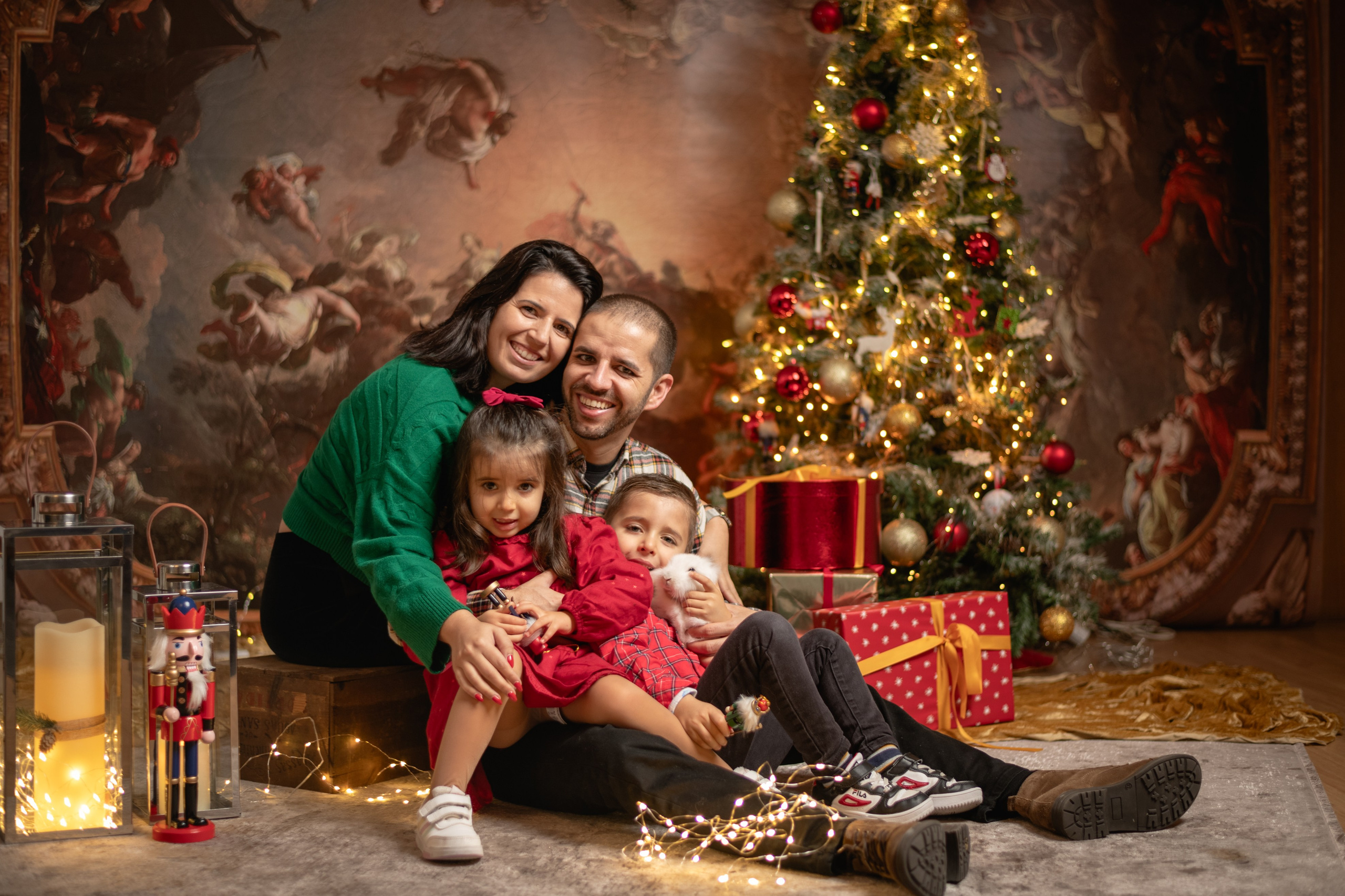 CATIA AND HER FAMILY. Anastasiia Antoniuk portrait, family and couple photographer, Portugal