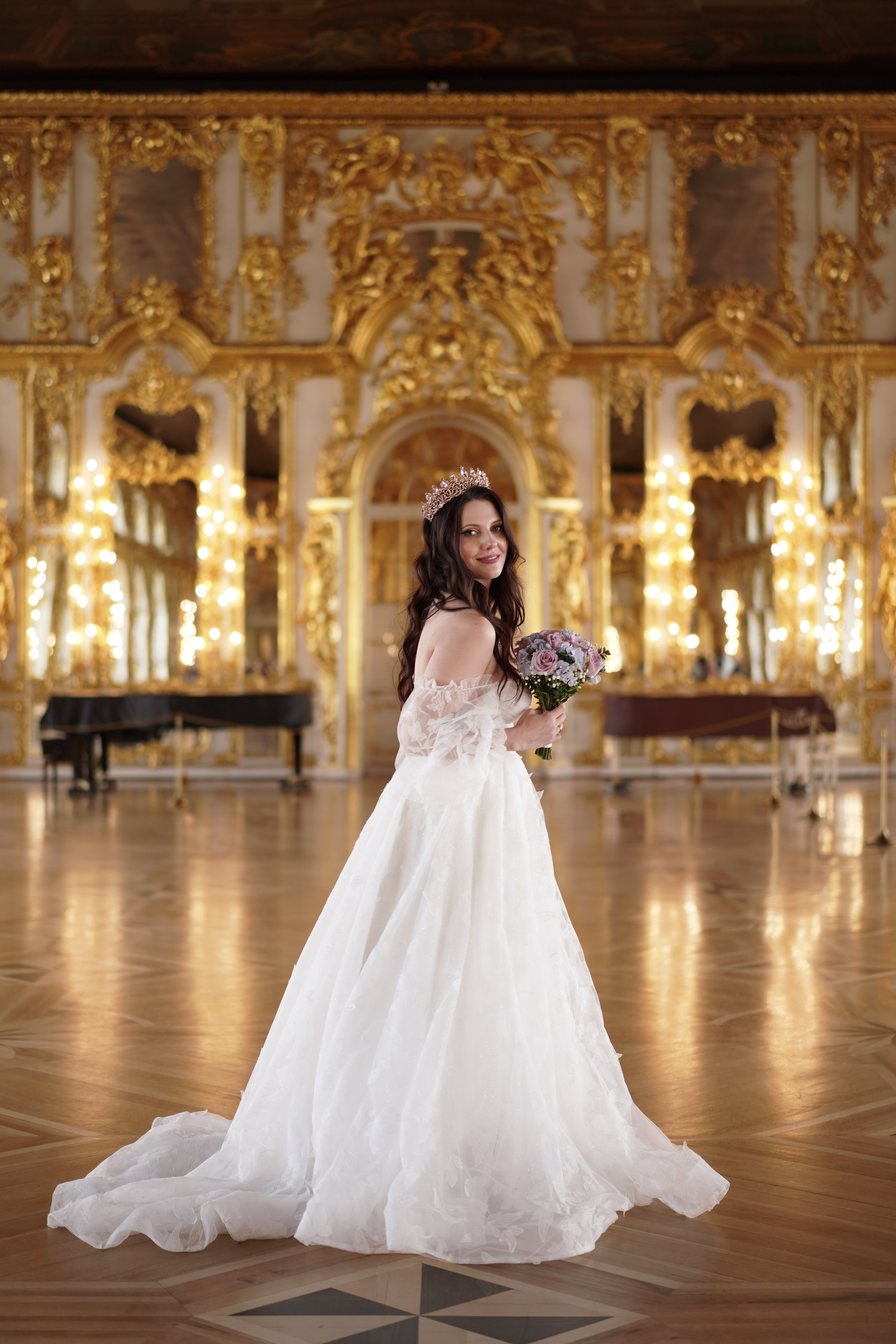 Красивые места для свадебной фотосессии летом в Санкт-Петербурге. Свадебный фотограф Александр Невский в Санкт-Петербурге