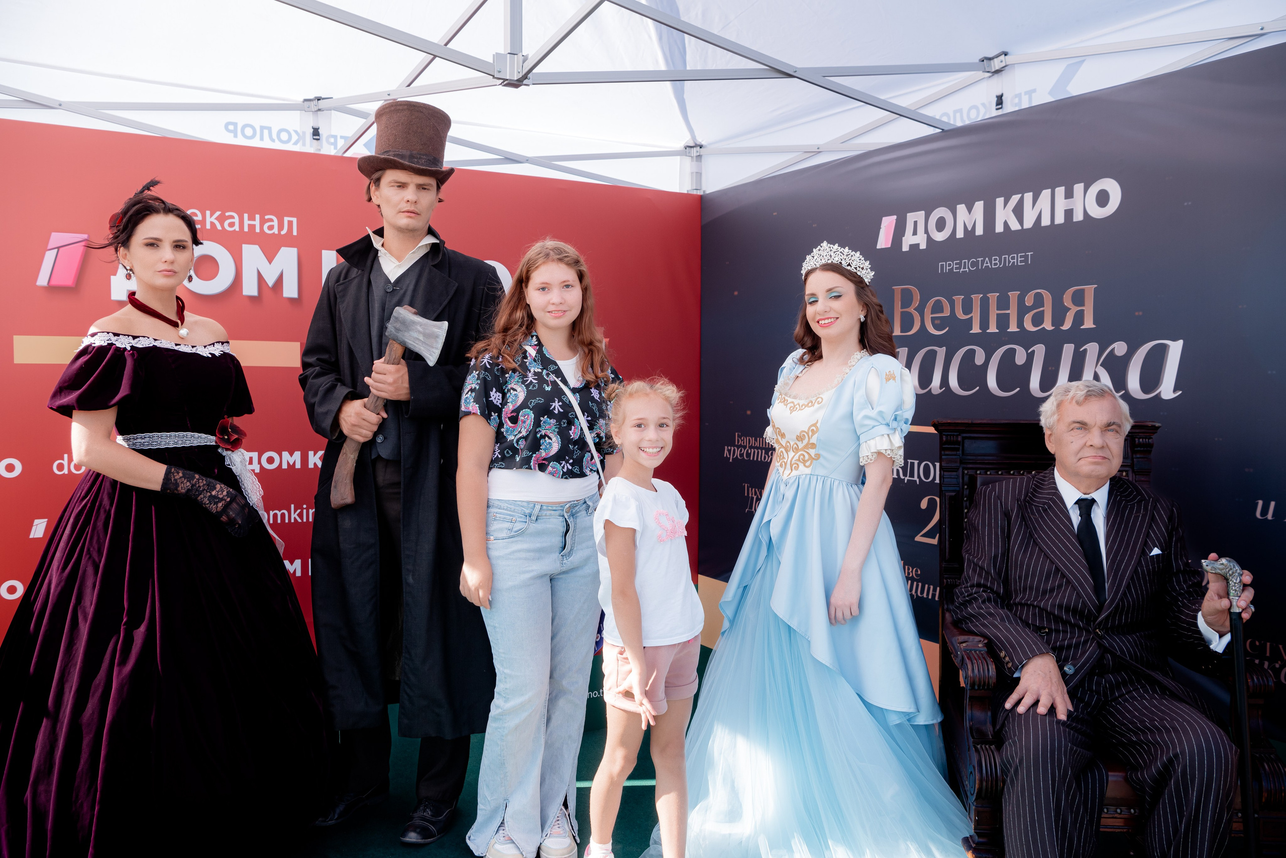 Портретные фото с артистами в палатке Триколор Дом Кинов на день города Волгоград. Фотограф в Волгограде и Волжском Александр Горбань