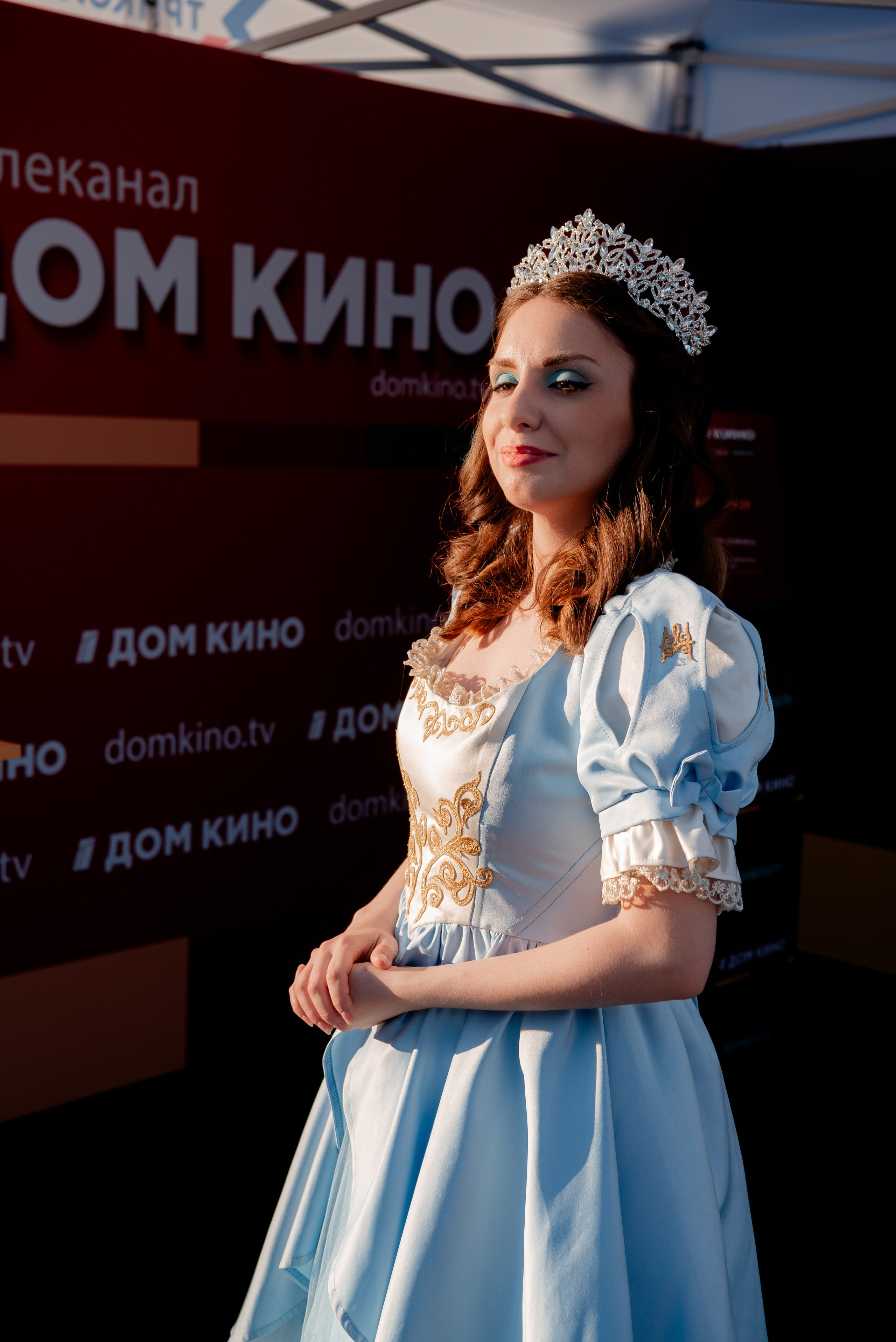 Портретные фото с артистами в палатке Триколор Дом Кинов на день города Волгоград. Фотограф в Волгограде и Волжском Александр Горбань