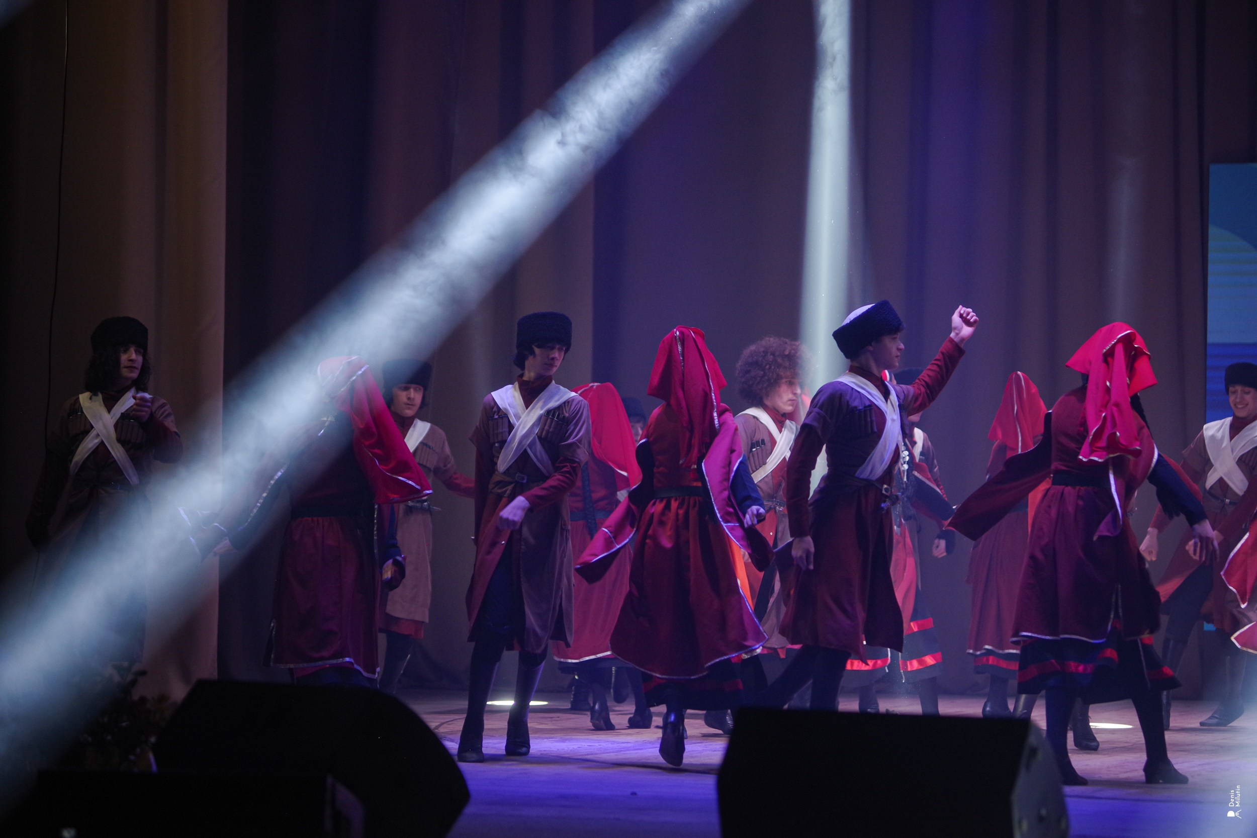 Танцы в Хоби. Портретный фотограф Денис Милютин