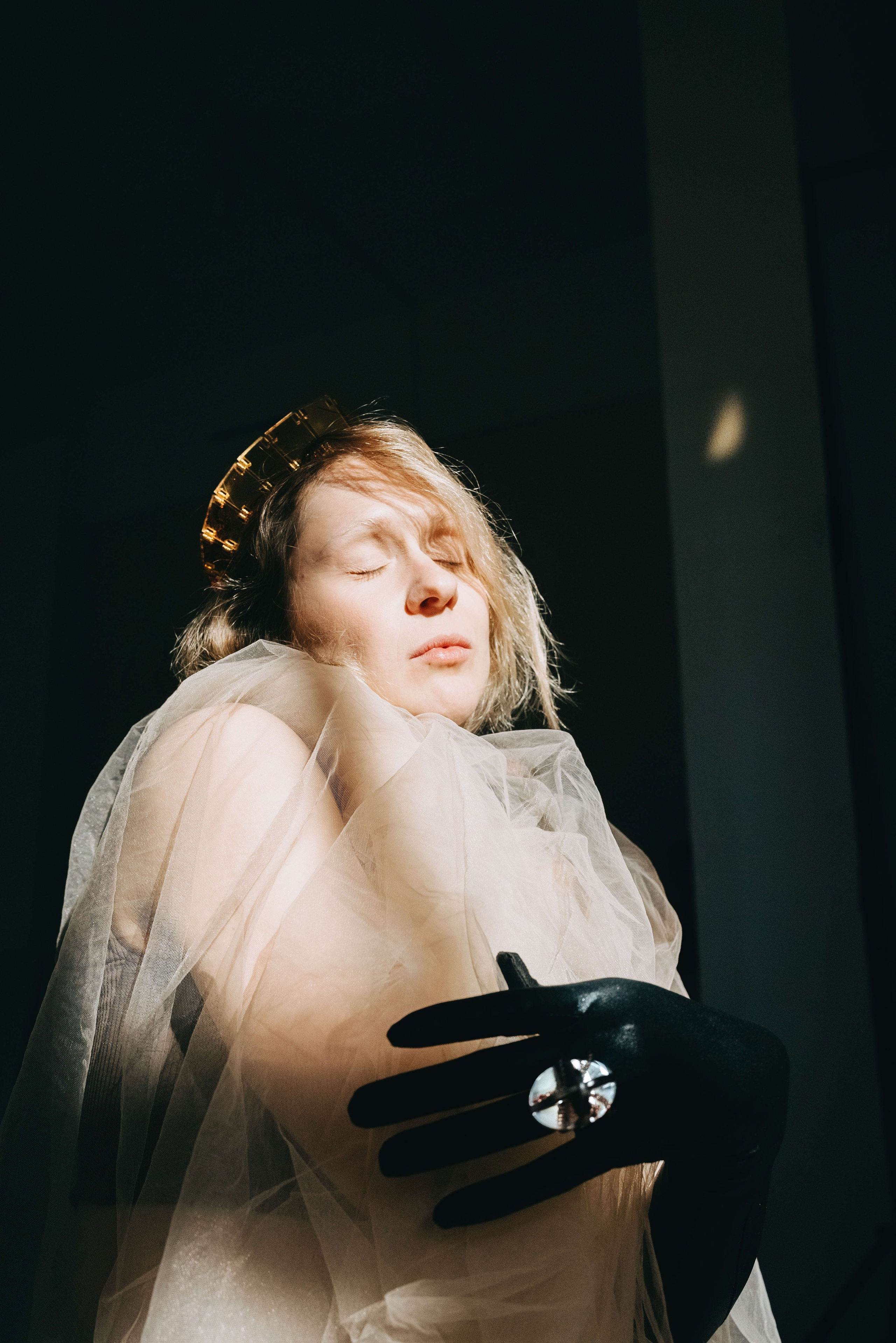 Съемка для бренда украшений в славянском стиле. Портретный и свадебный фотограф в Тбилиси • xeniqo