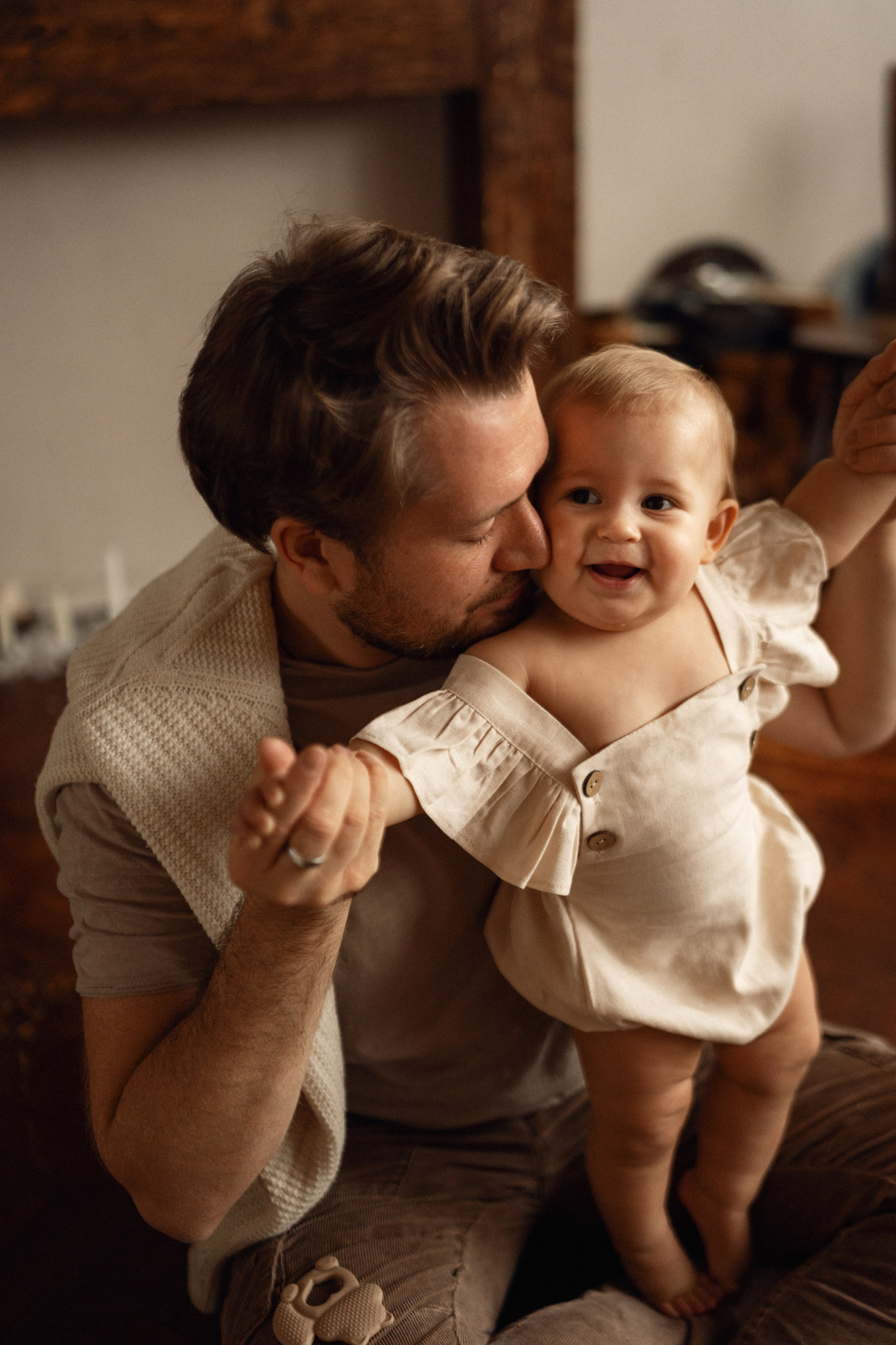 В мастерской художника. Семейный фотограф Москва. Фотограф беременности и материнства Москва